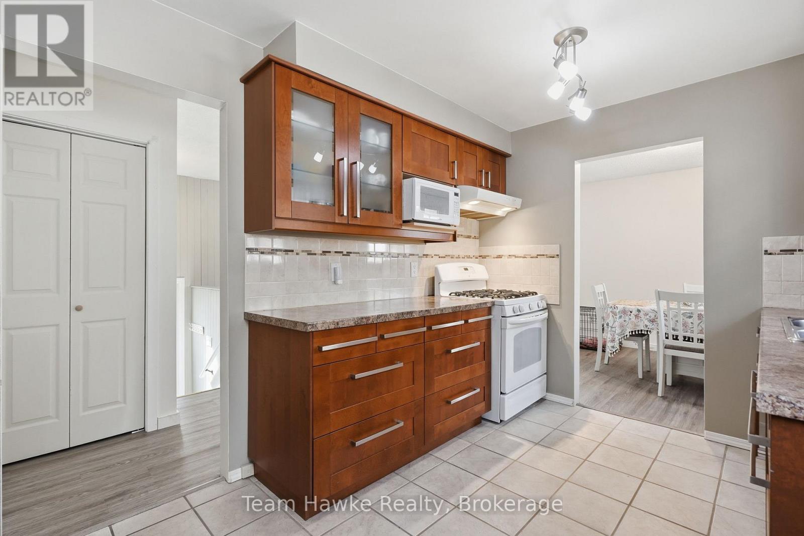 679 Simcoe Avenue, Tay, Ontario  L0K 1R0 - Photo 11 - S12945100