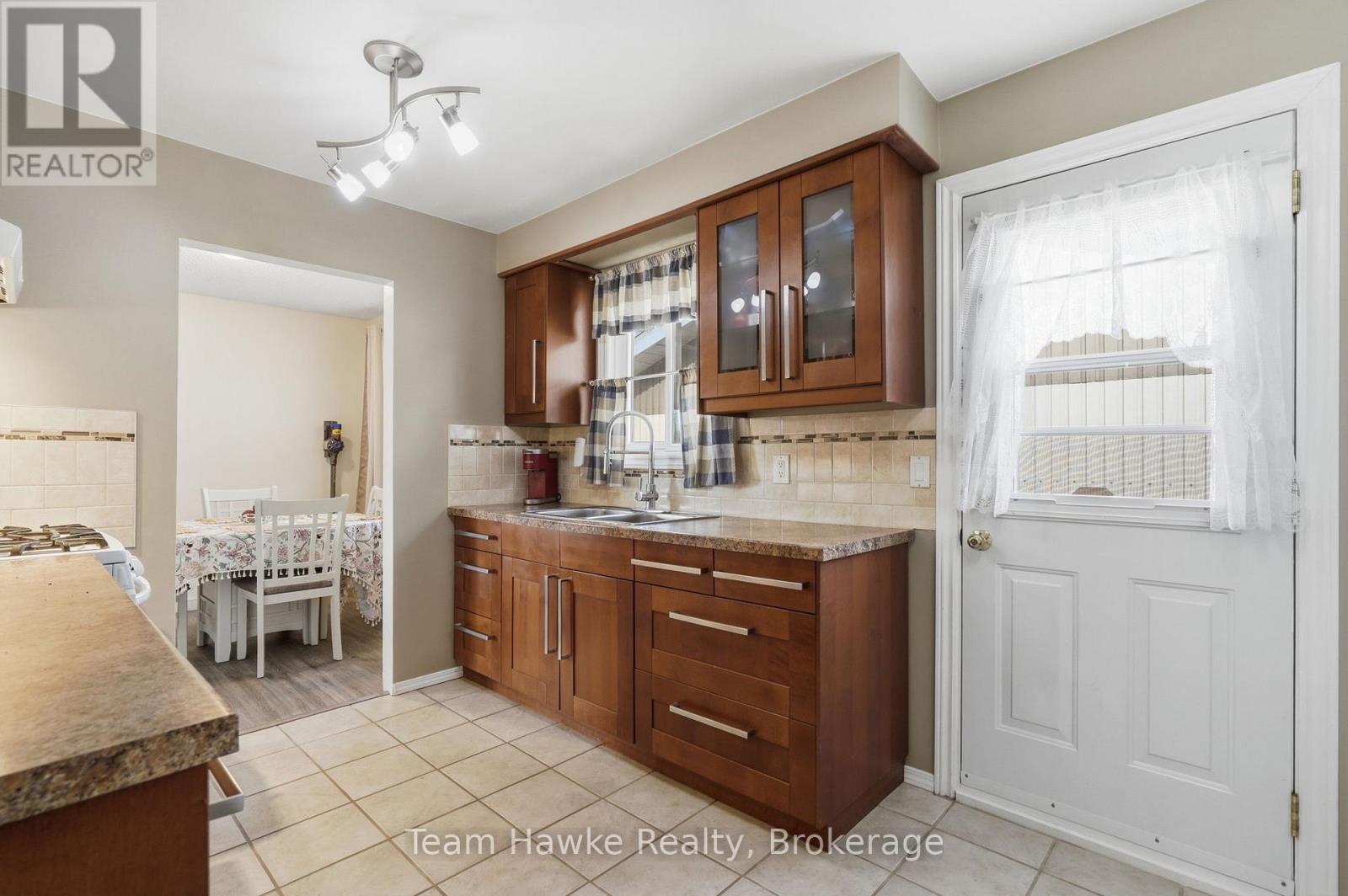 679 Simcoe Avenue, Tay, Ontario  L0K 1R0 - Photo 12 - S12945100