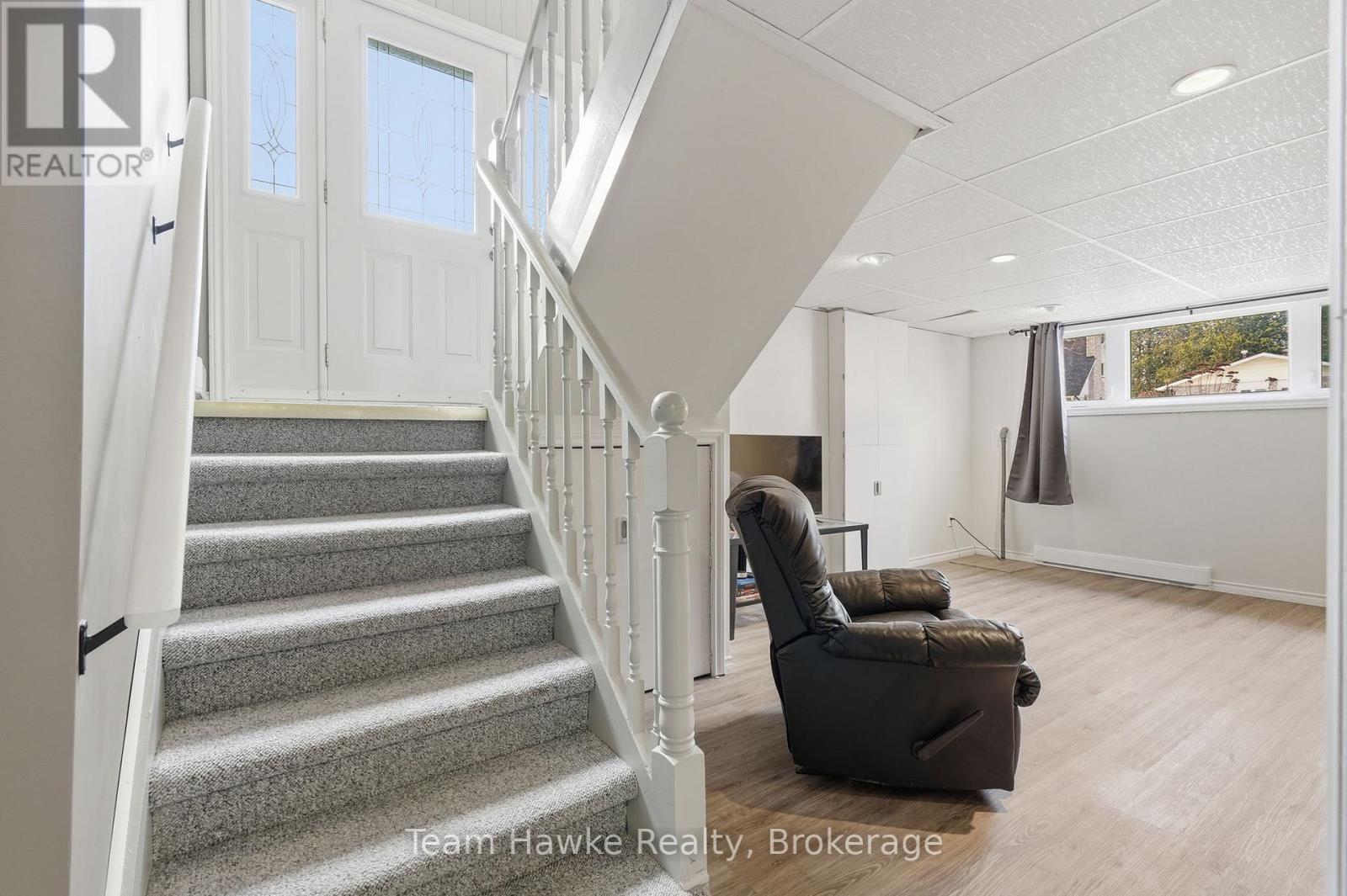 679 Simcoe Avenue, Tay, Ontario  L0K 1R0 - Photo 21 - S12945100