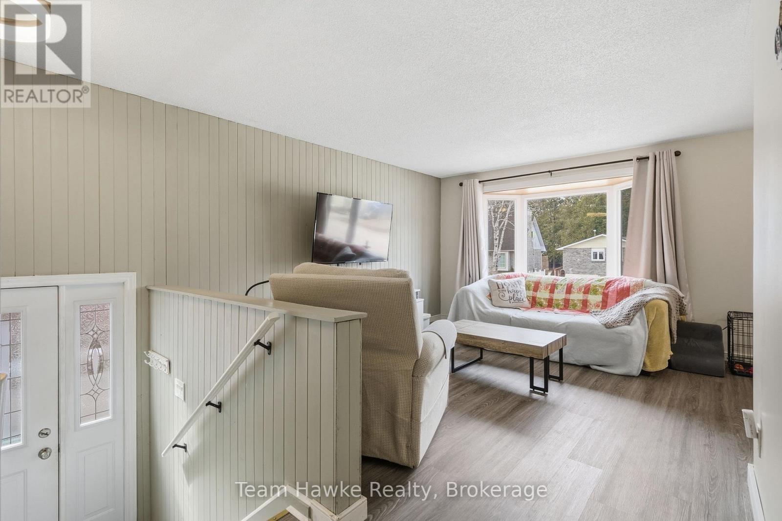 679 Simcoe Avenue, Tay, Ontario  L0K 1R0 - Photo 5 - S12945100