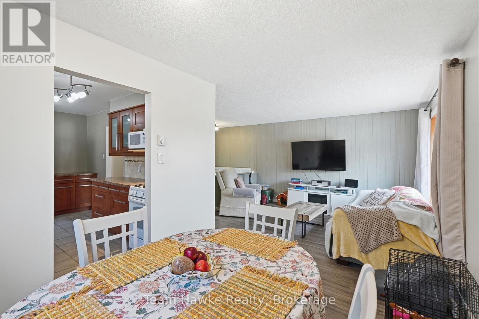 679 Simcoe Avenue, Tay, Ontario  L0K 1R0 - Photo 9 - S12945100