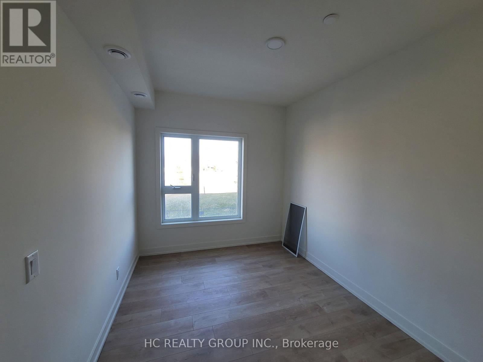 201a - 16 Melbourne Avenue, St. Catharines (E. Chester), Ontario  L2P 0G5 - Photo 8 - X12863540