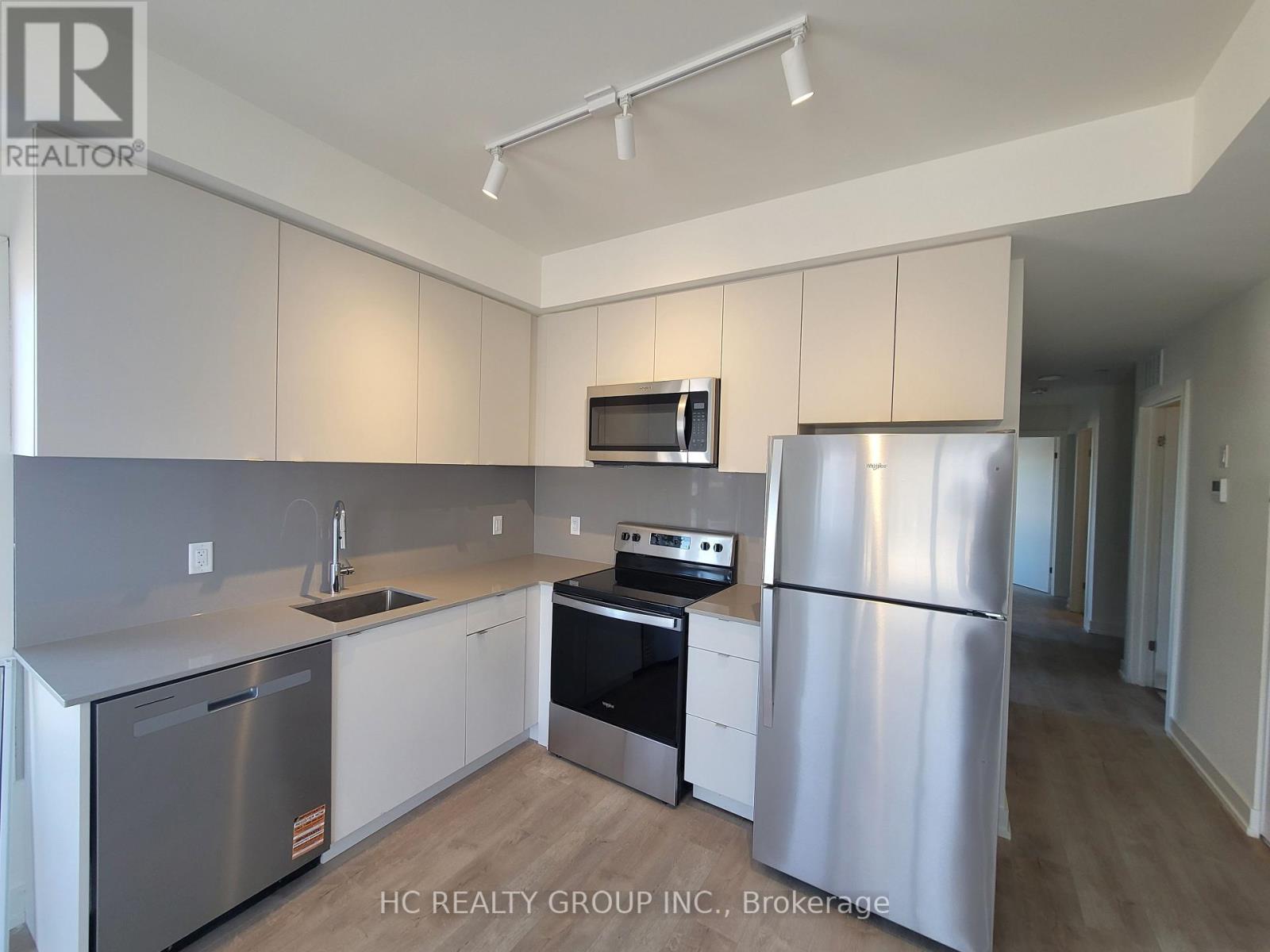 201a - 16 Melbourne Avenue, St. Catharines (E. Chester), Ontario  L2P 0G5 - Photo 4 - X12863540