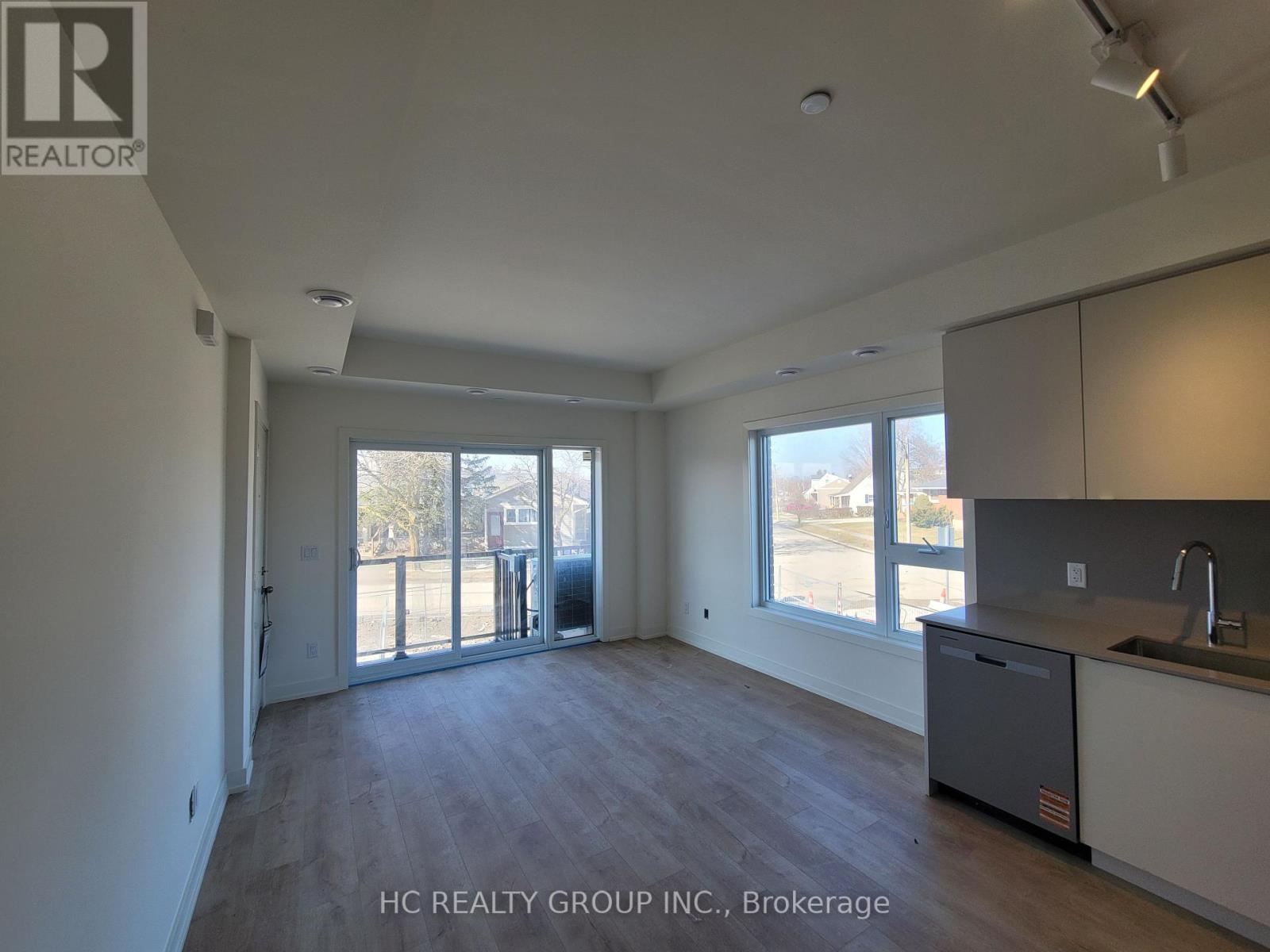 201a - 16 Melbourne Avenue, St. Catharines (E. Chester), Ontario  L2P 0G5 - Photo 3 - X12863540