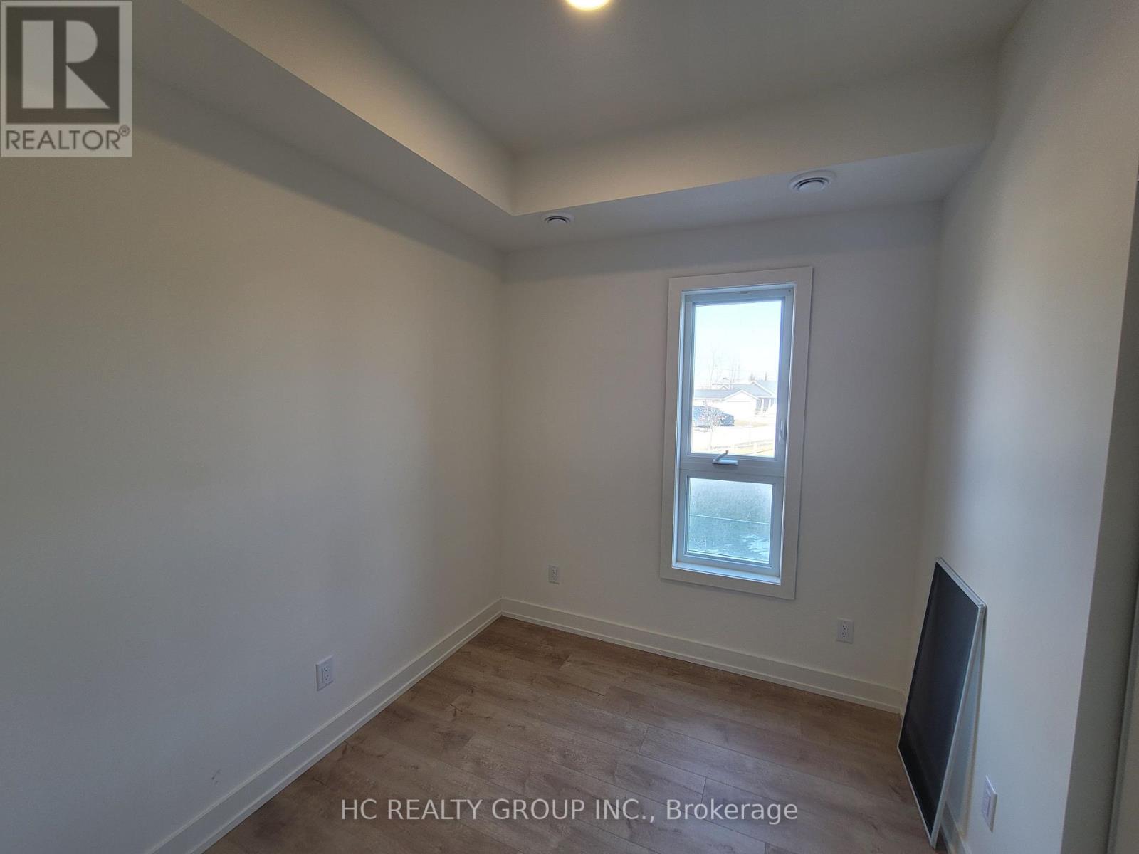 201a - 16 Melbourne Avenue, St. Catharines (E. Chester), Ontario  L2P 0G5 - Photo 5 - X12863540