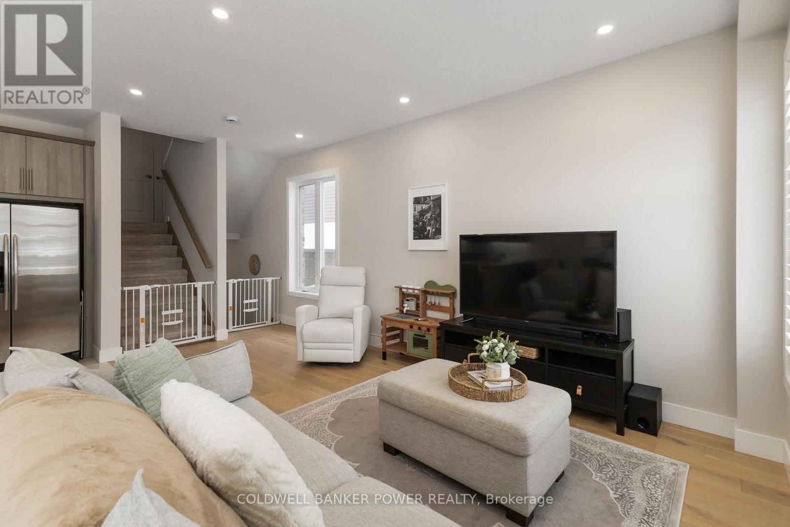 405 Edgevalley Road, London East, Ontario  N5V 0C2 - Photo 14 - X12820392