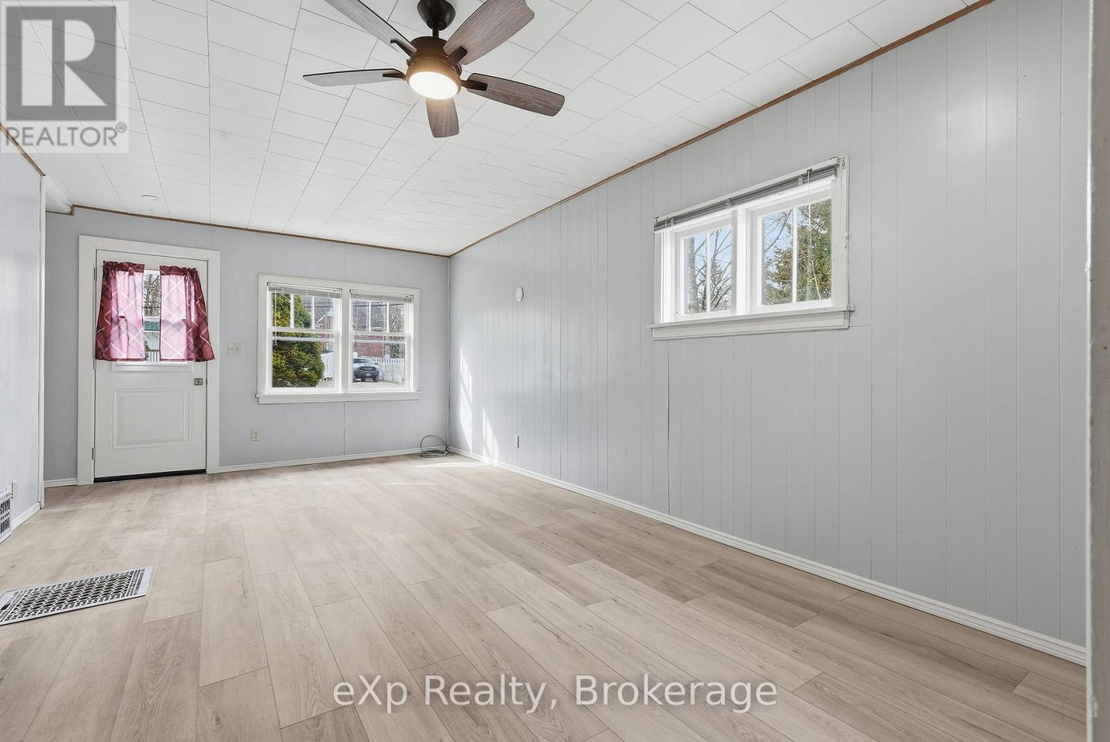 436 Frank Street, South Bruce Peninsula, Ontario  N0H 2T0 - Photo 10 - X12944946