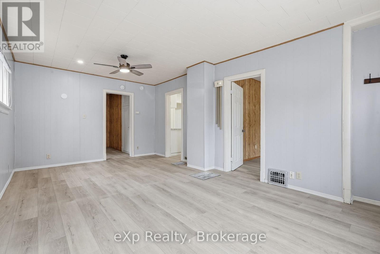 436 Frank Street, South Bruce Peninsula, Ontario  N0H 2T0 - Photo 11 - X12944946