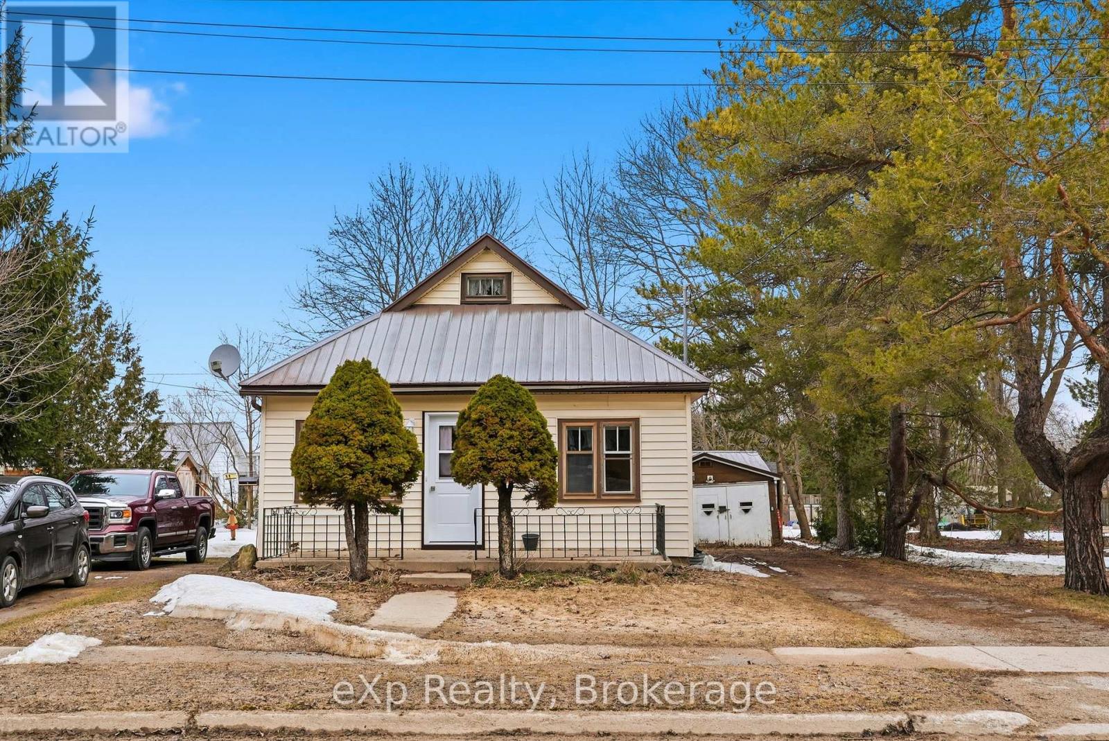 436 Frank Street, South Bruce Peninsula, Ontario  N0H 2T0 - Photo 2 - X12944946