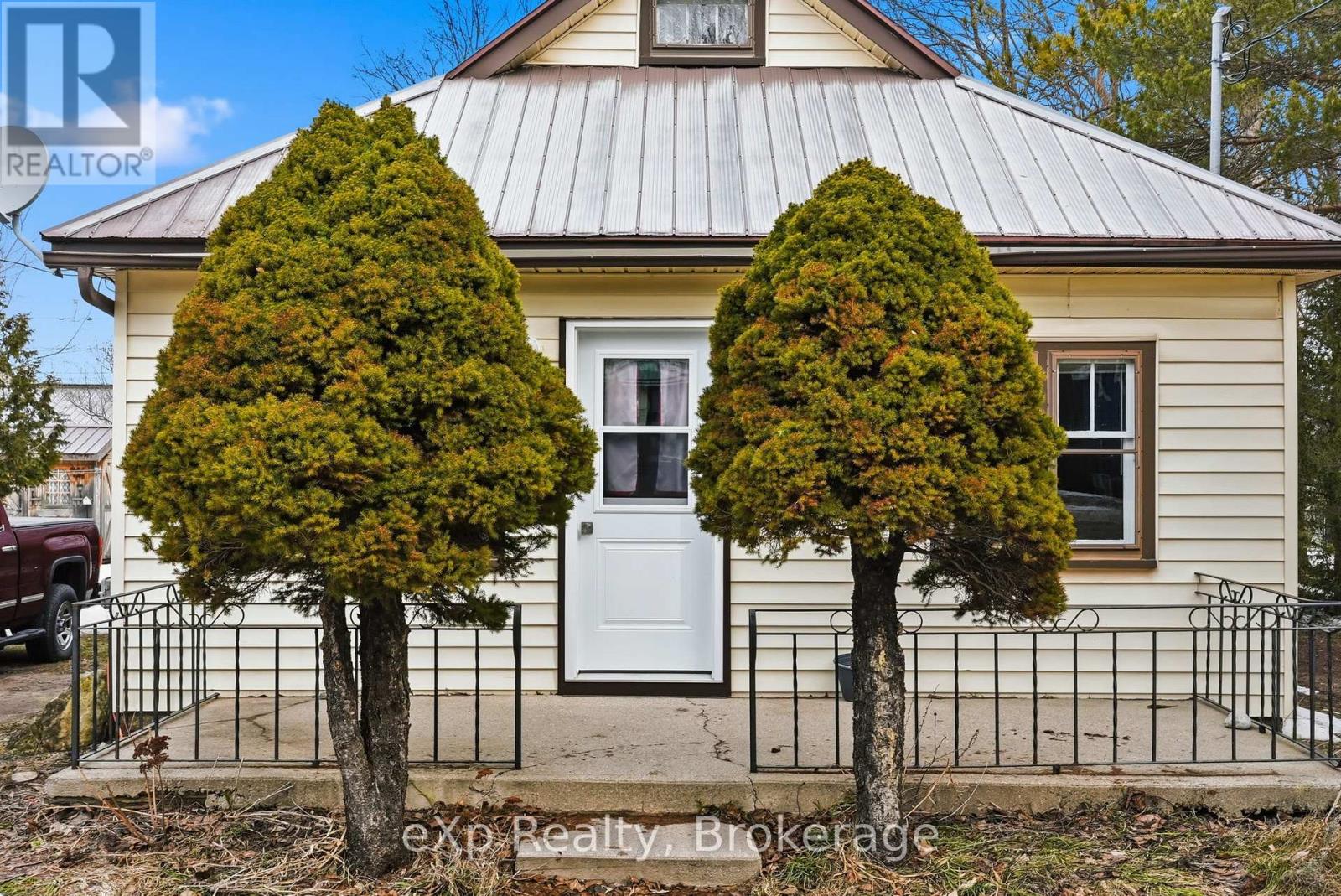 436 Frank Street, South Bruce Peninsula, Ontario  N0H 2T0 - Photo 4 - X12944946