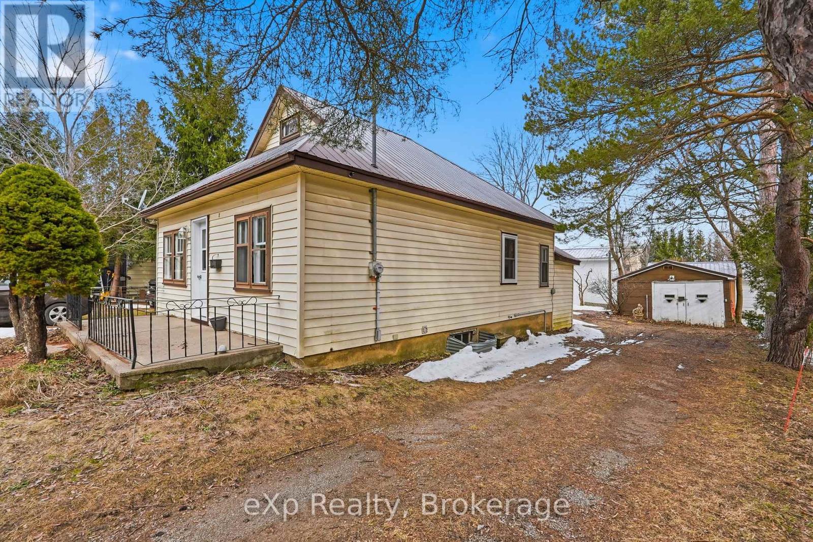 436 Frank Street, South Bruce Peninsula, Ontario  N0H 2T0 - Photo 5 - X12944946