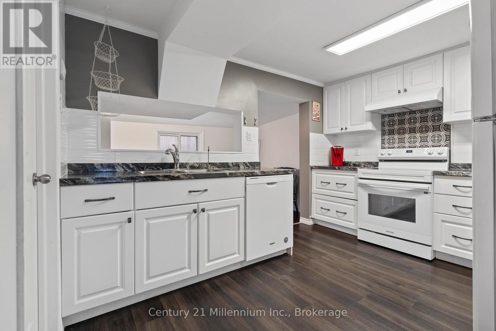 251 William Street, South Bruce Peninsula, Ontario  N0H 2T0 - Photo 12 - X12945032