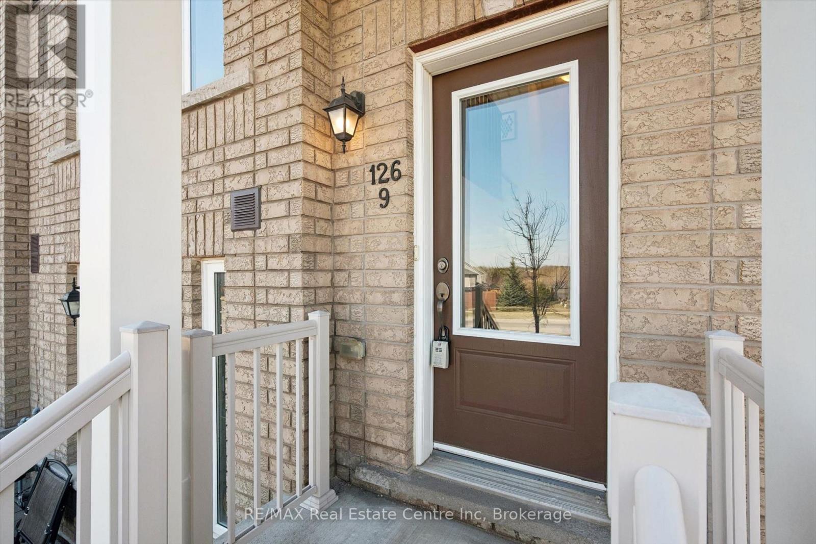 9 - 126 Watson Parkway N, Guelph, Ontario  N1E 0P6 - Photo 2 - X12945230