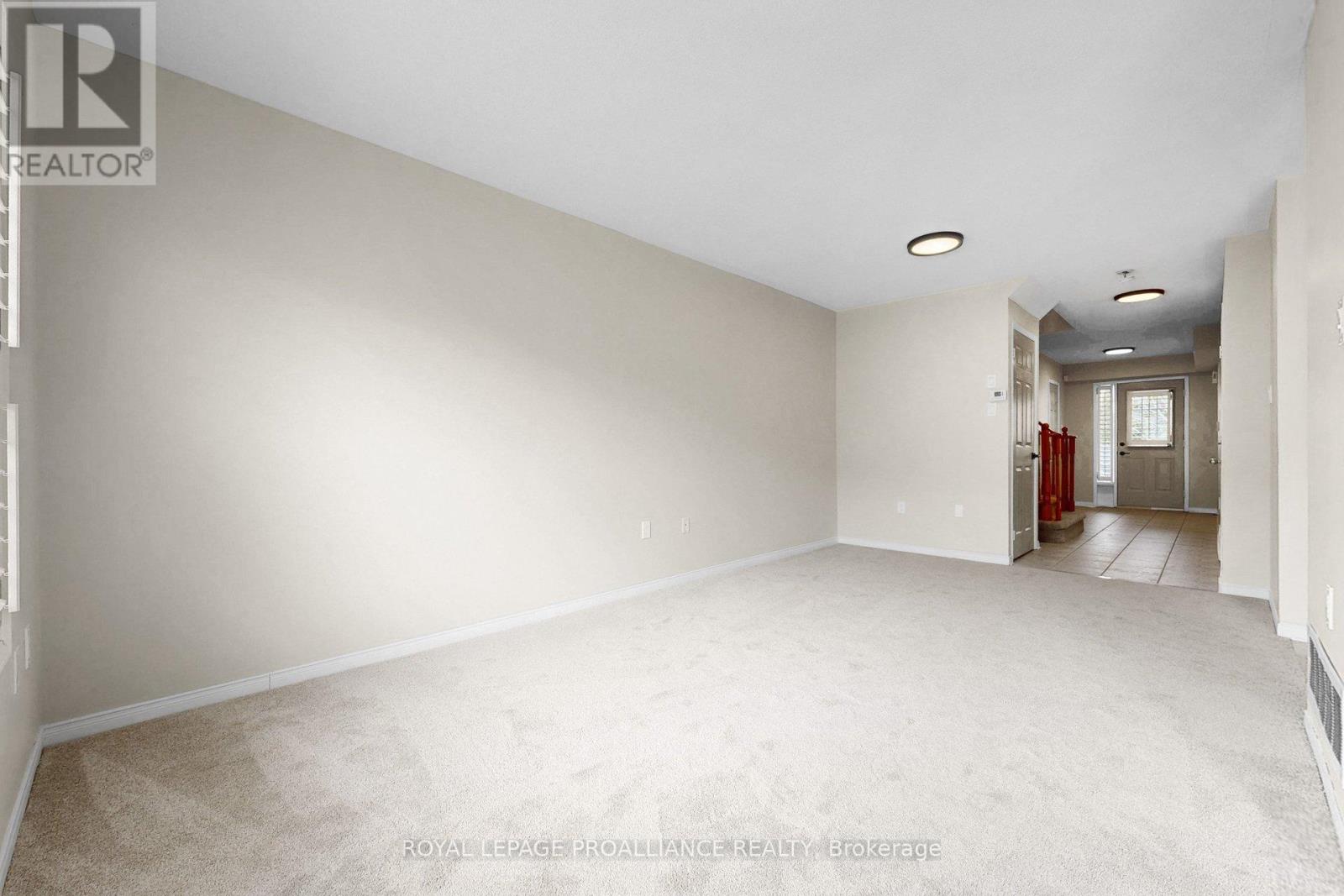 58 Coleridge Drive, Newmarket, Ontario  L3X 2T6 - Photo 10 - N12944984