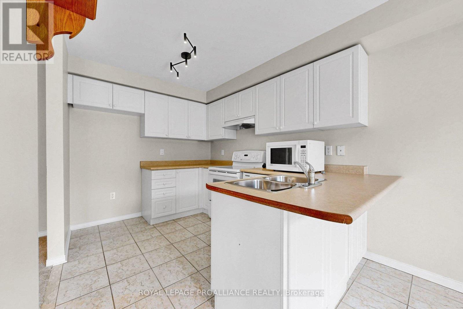 58 Coleridge Drive, Newmarket, Ontario  L3X 2T6 - Photo 11 - N12944984