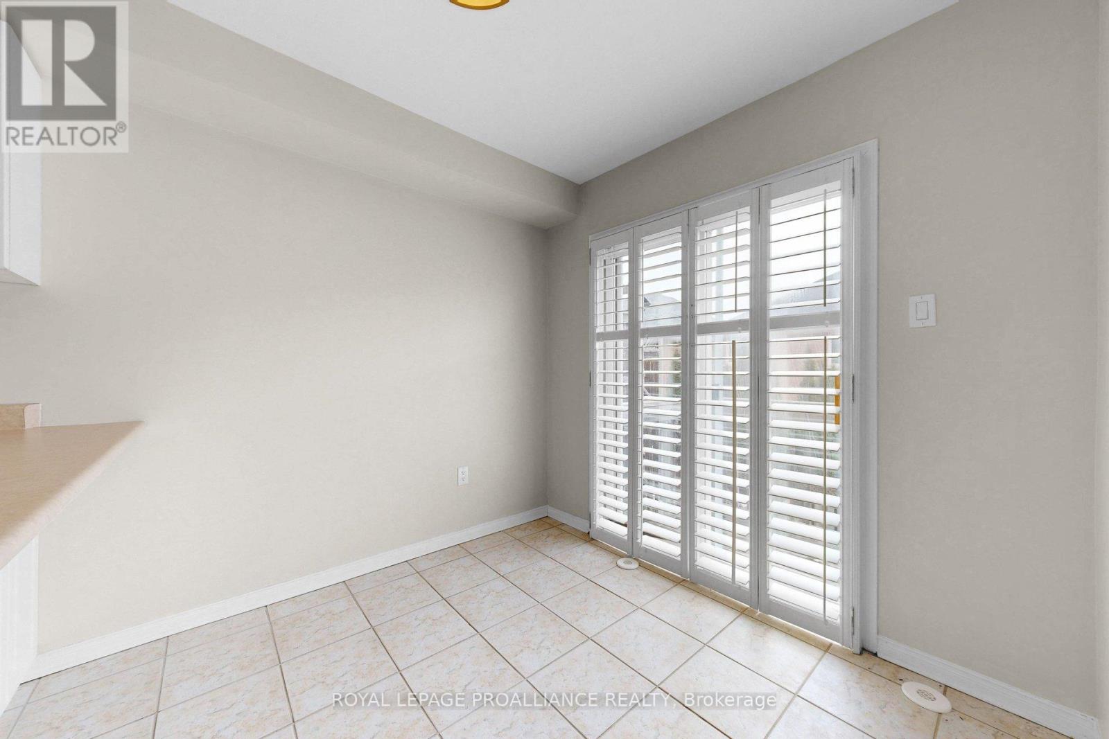 58 Coleridge Drive, Newmarket, Ontario  L3X 2T6 - Photo 17 - N12944984