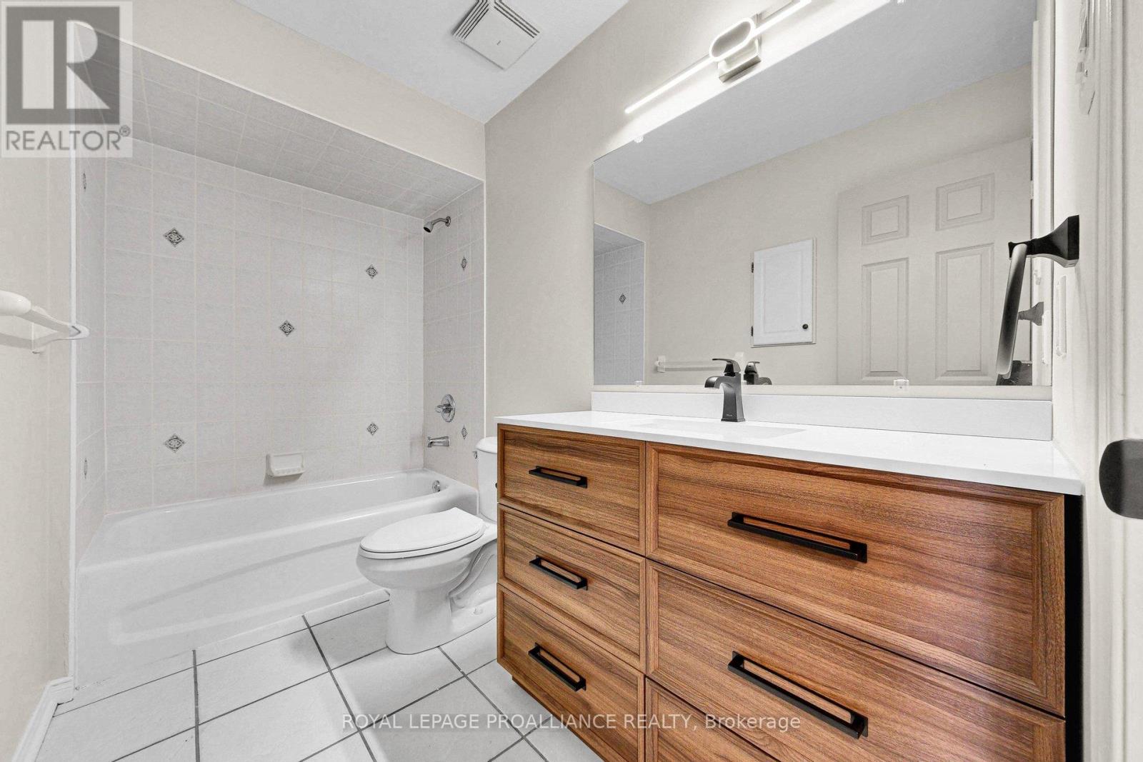 58 Coleridge Drive, Newmarket, Ontario  L3X 2T6 - Photo 22 - N12944984