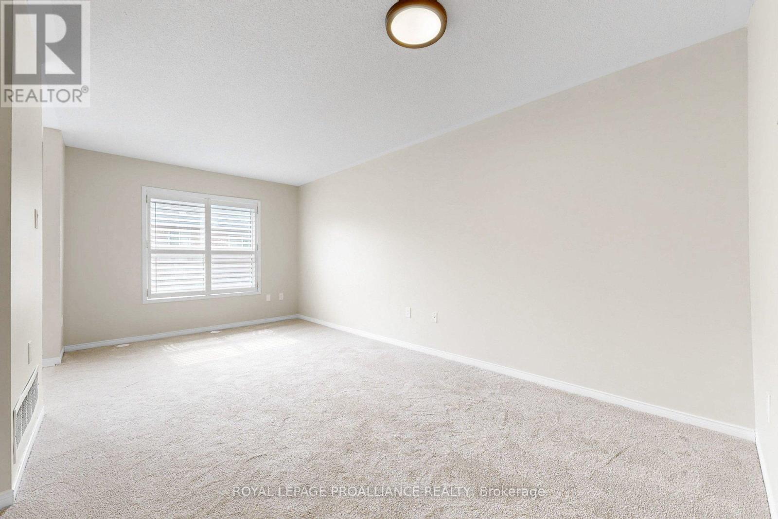 58 Coleridge Drive, Newmarket, Ontario  L3X 2T6 - Photo 7 - N12944984