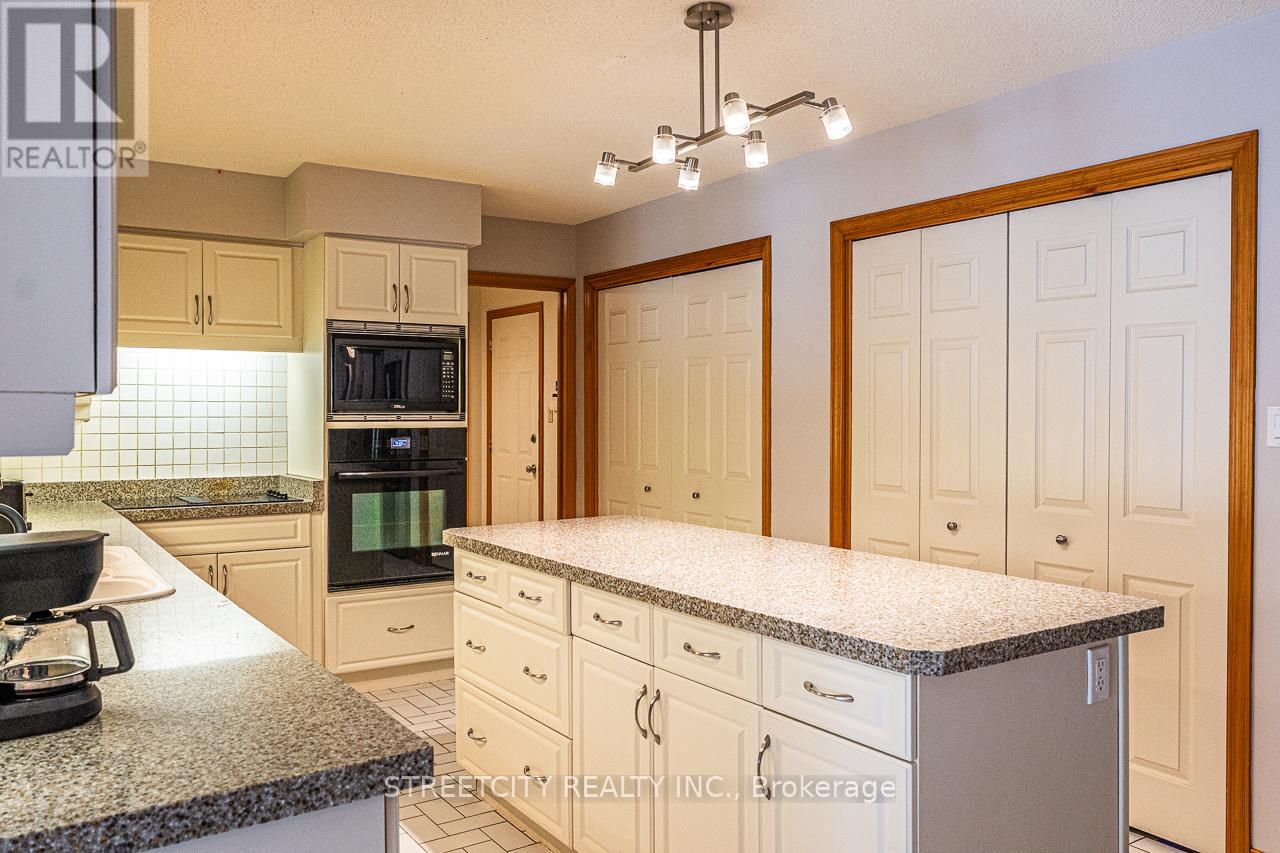 397 Grangeover Court, London North, Ontario  N6G 4K8 - Photo 13 - X12945158