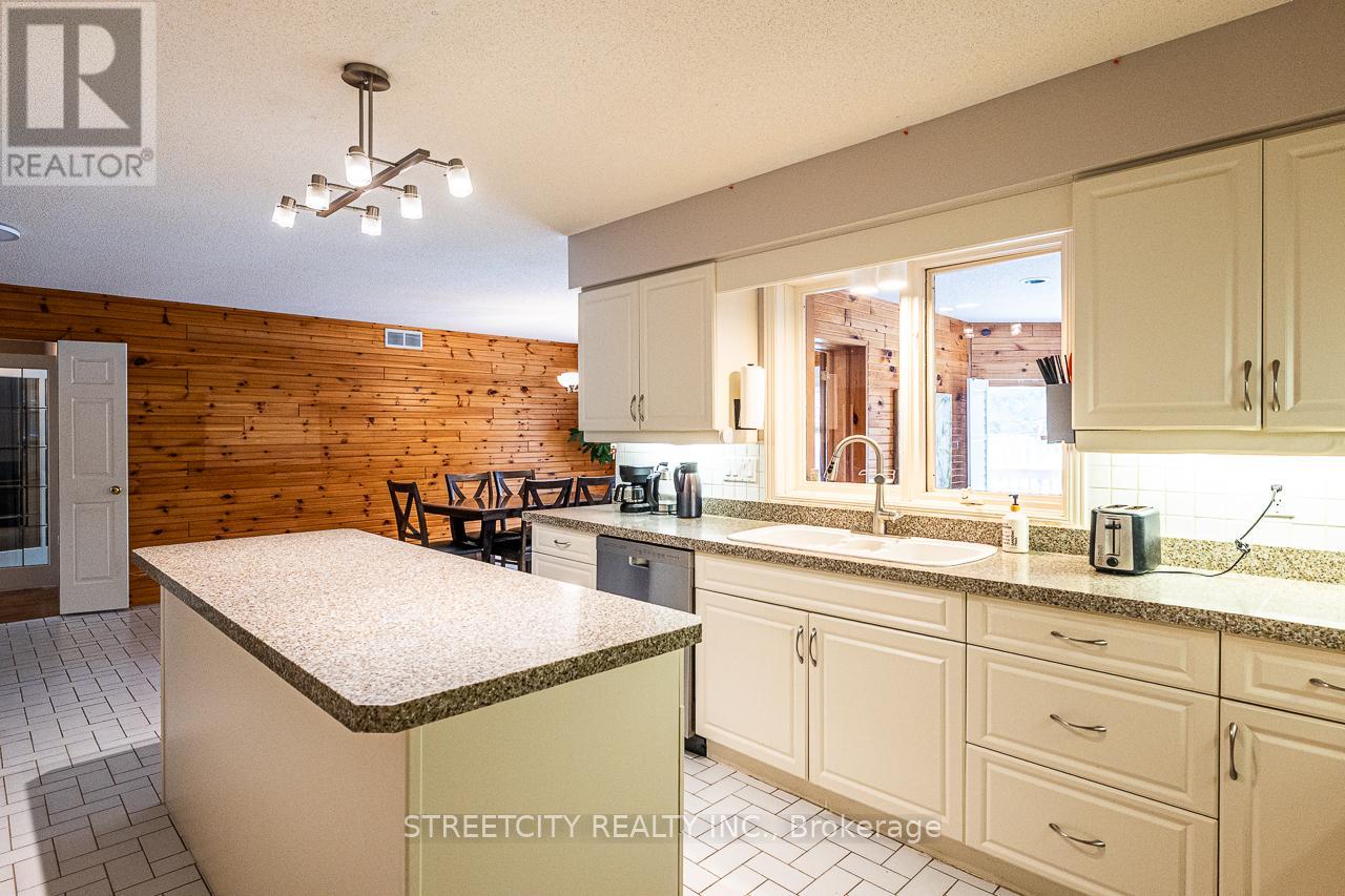 397 Grangeover Court, London North, Ontario  N6G 4K8 - Photo 16 - X12945158