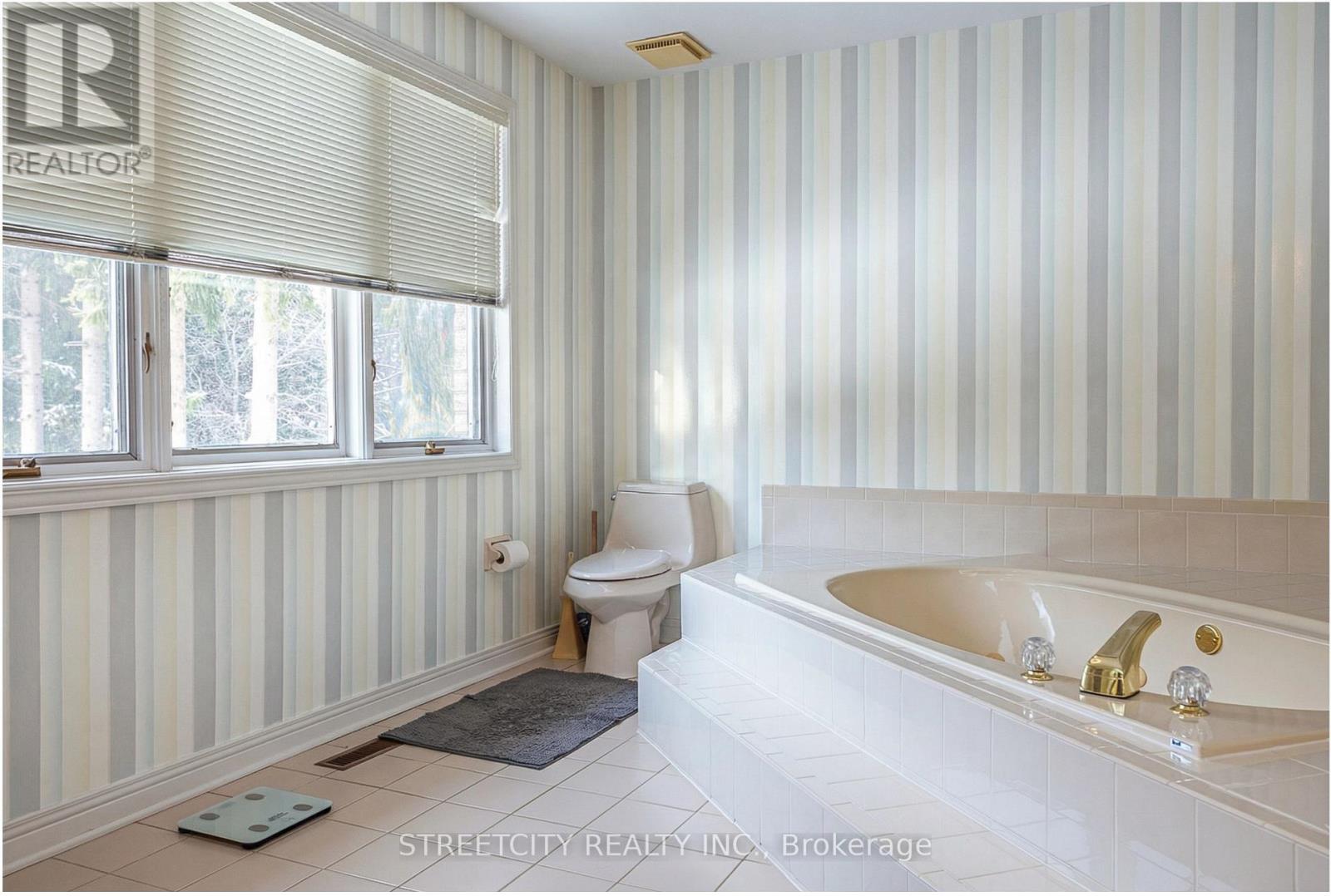 397 Grangeover Court, London North, Ontario  N6G 4K8 - Photo 37 - X12945158