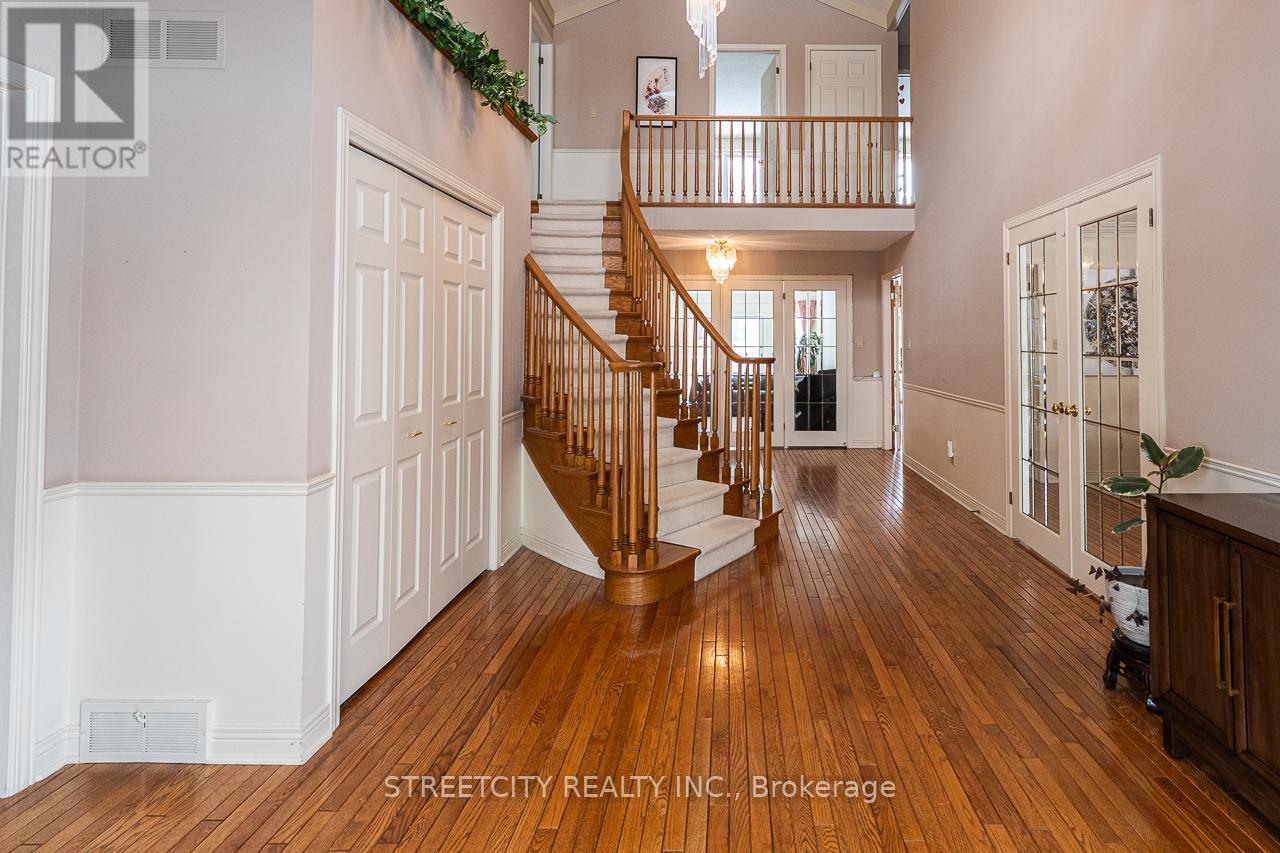 397 Grangeover Court, London North, Ontario  N6G 4K8 - Photo 5 - X12945158