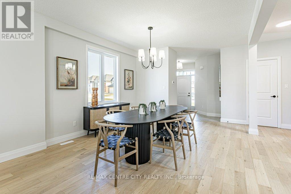 1200 Emma Chase Drive, London North, Ontario  N6G 5S1 - Photo 9 - X12945280