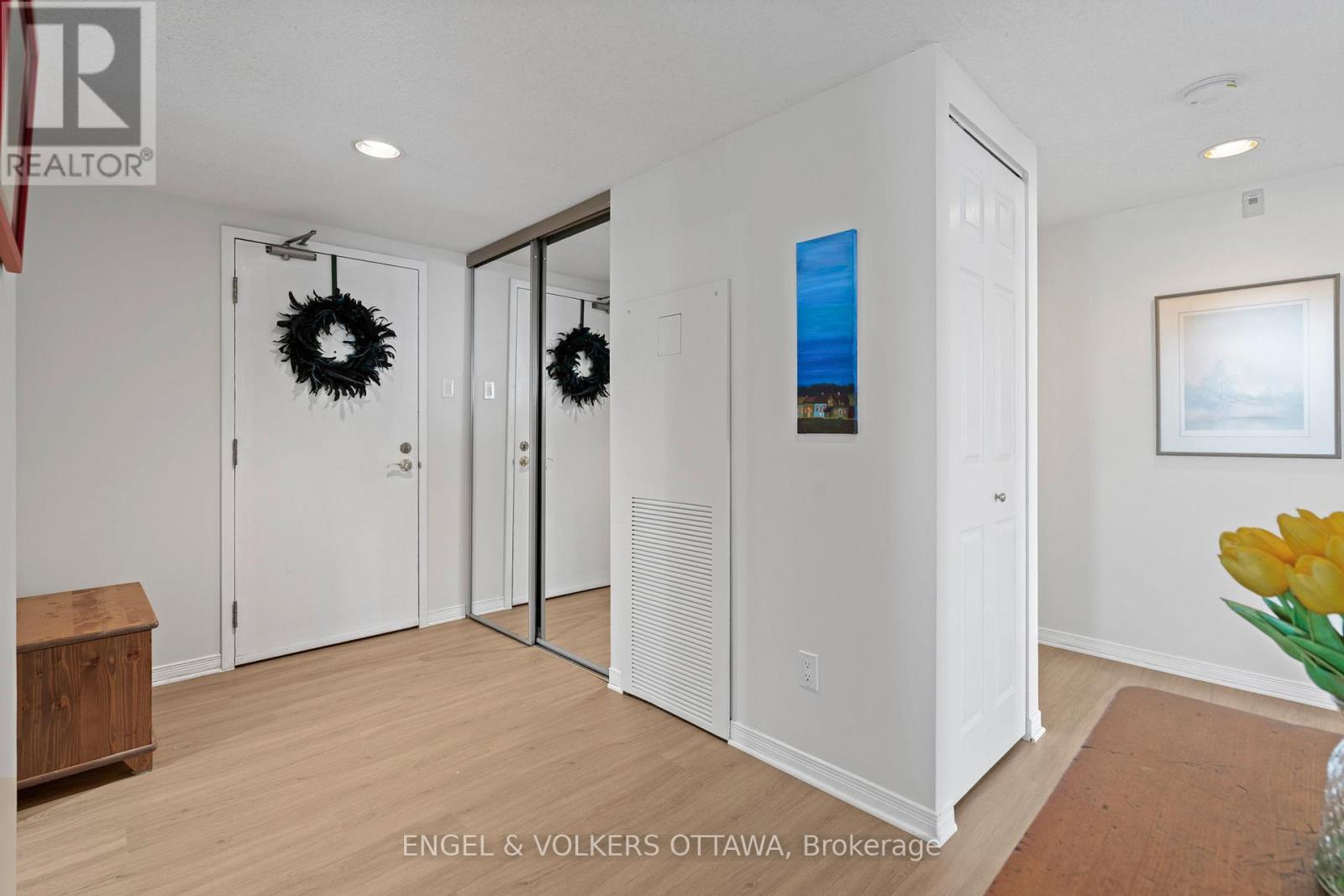 609 - 215 Parkdale Avenue, Ottawa, Ontario  K1Y 4T8 - Photo 3 - X12944956