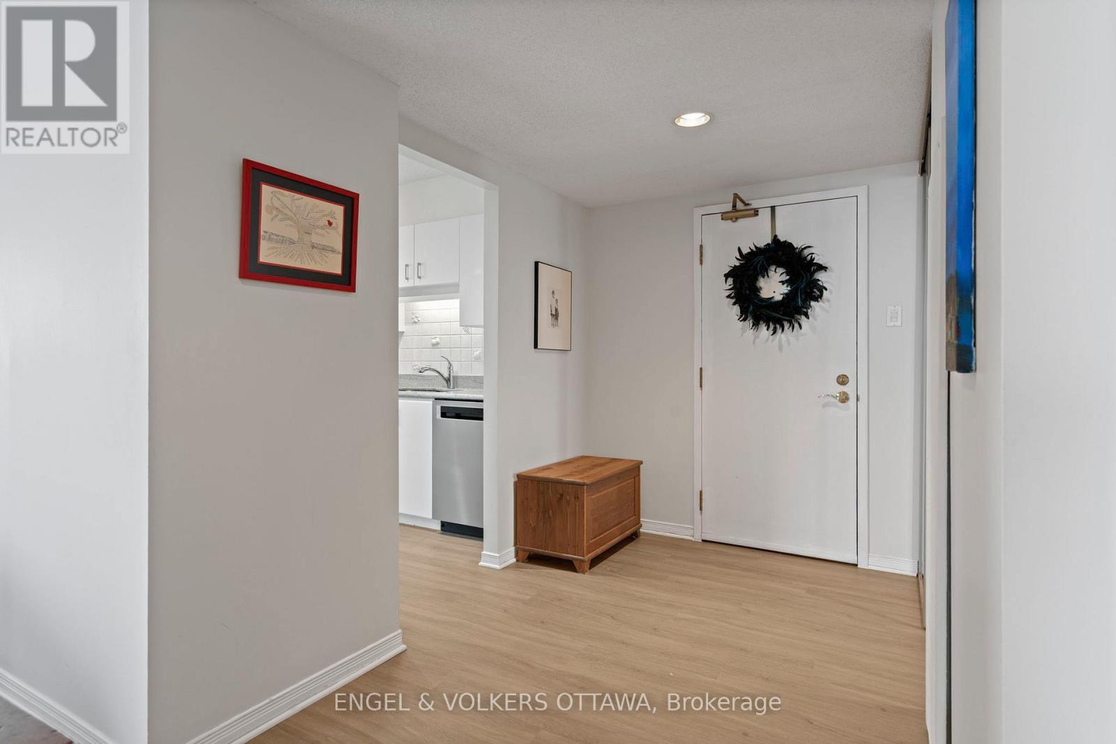 609 - 215 Parkdale Avenue, Ottawa, Ontario  K1Y 4T8 - Photo 4 - X12944956