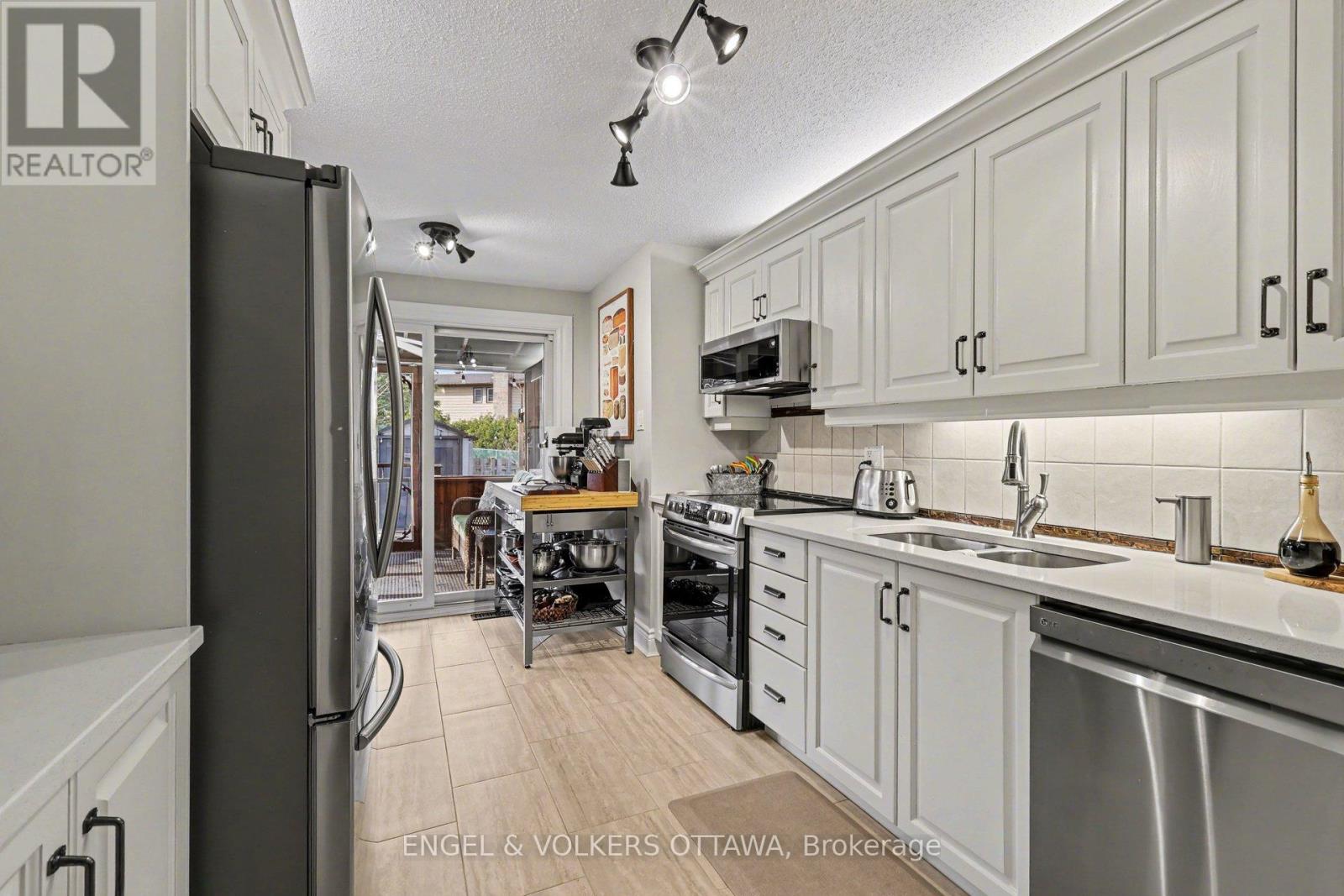 64 Malvern Drive, Ottawa, Ontario  K2J 1M1 - Photo 14 - X12945078