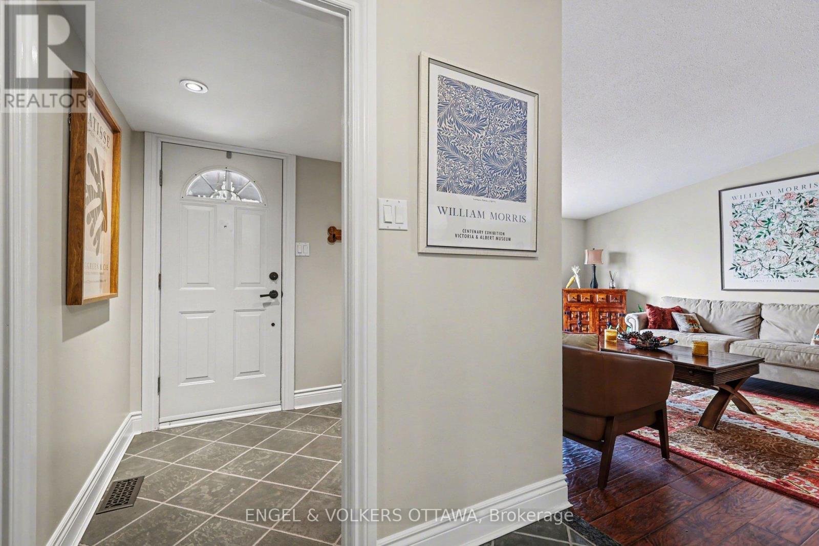 64 Malvern Drive, Ottawa, Ontario  K2J 1M1 - Photo 5 - X12945078