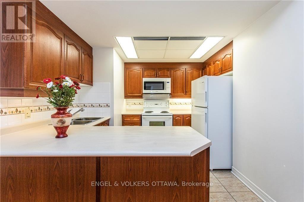 602 - 134 York Street, Ottawa, Ontario  K1N 1K8 - Photo 3 - X12945182