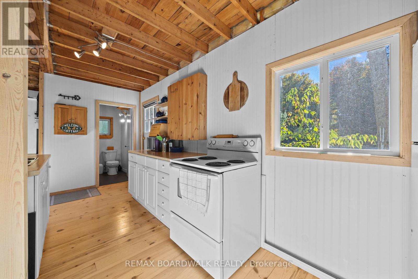 402 Mp4 Road, Rideau Lakes, Ontario  K0G 1V0 - Photo 10 - X12945194