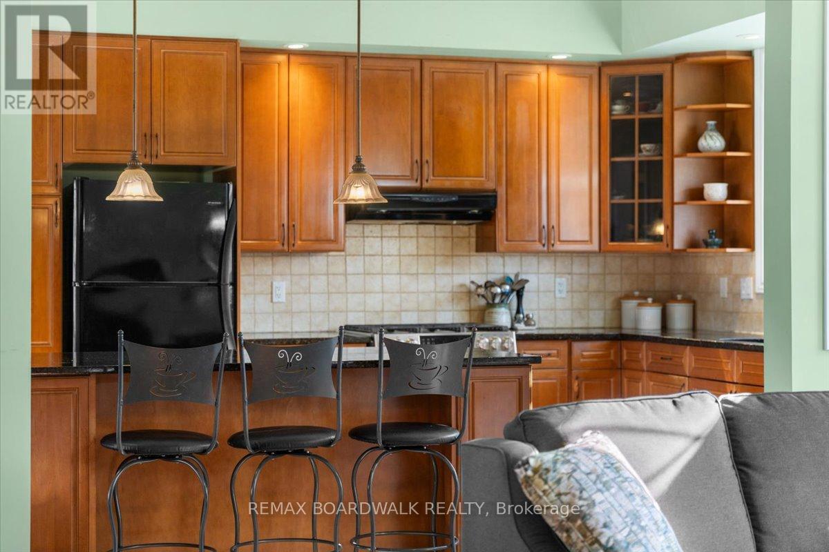 71 Horace Drive, Rideau Lakes, Ontario  K0G 1V0 - Photo 11 - X12945216