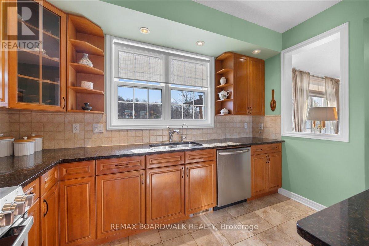 71 Horace Drive, Rideau Lakes, Ontario  K0G 1V0 - Photo 13 - X12945216