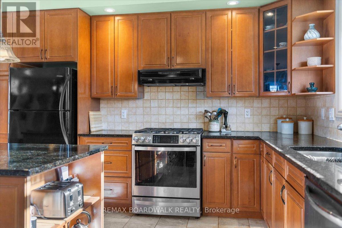 71 Horace Drive, Rideau Lakes, Ontario  K0G 1V0 - Photo 18 - X12945216