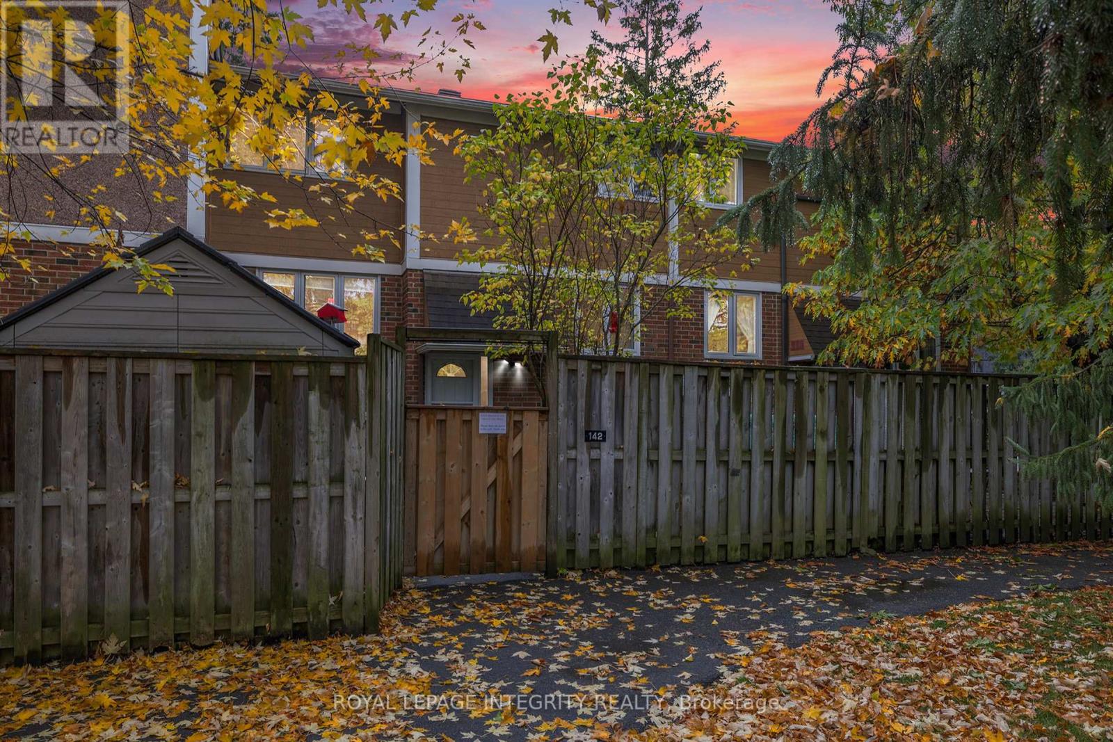 142 Salter Crescent, Ottawa, Ontario  K2K 1Y8 - Photo 2 - X12945272