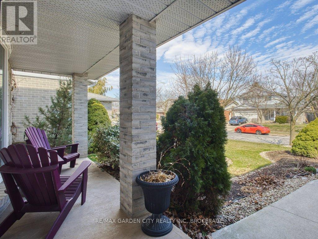 21 Bascary Crescent, St. Catharines (Rykert/vansickle), Ontario  L2S 3M7 - Photo 3 - X12945046