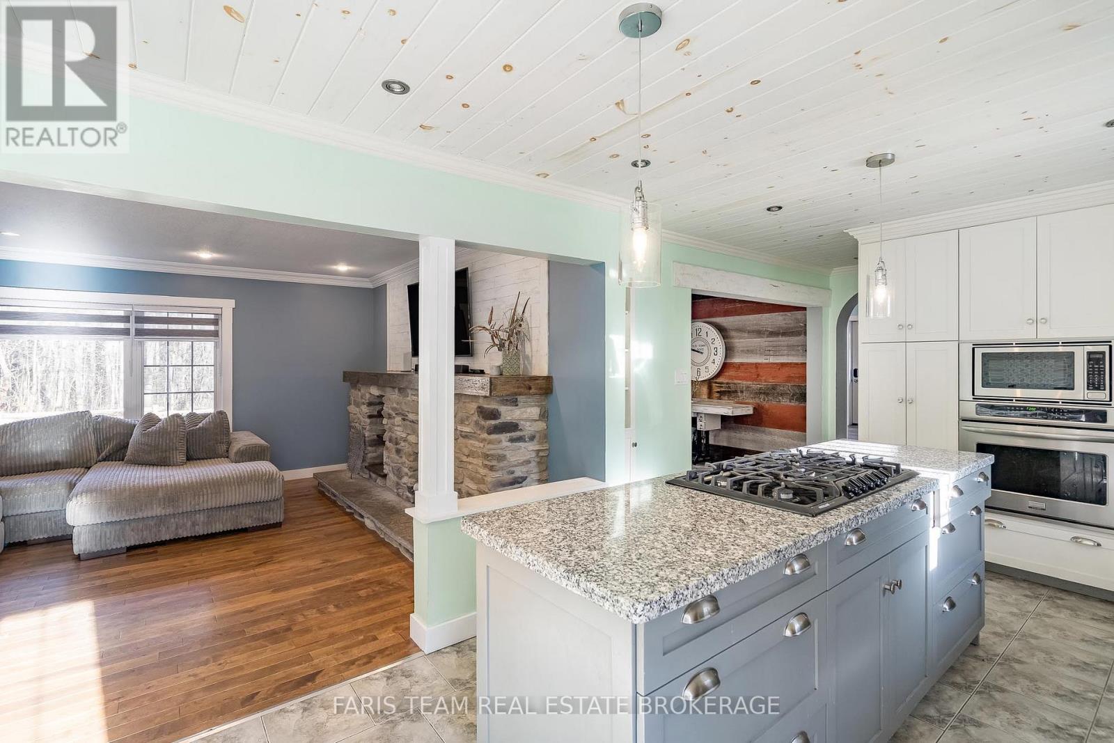 1074 Lafontaine Road, Penetanguishene, Ontario  L9M 1P9 - Photo 10 - S12565484