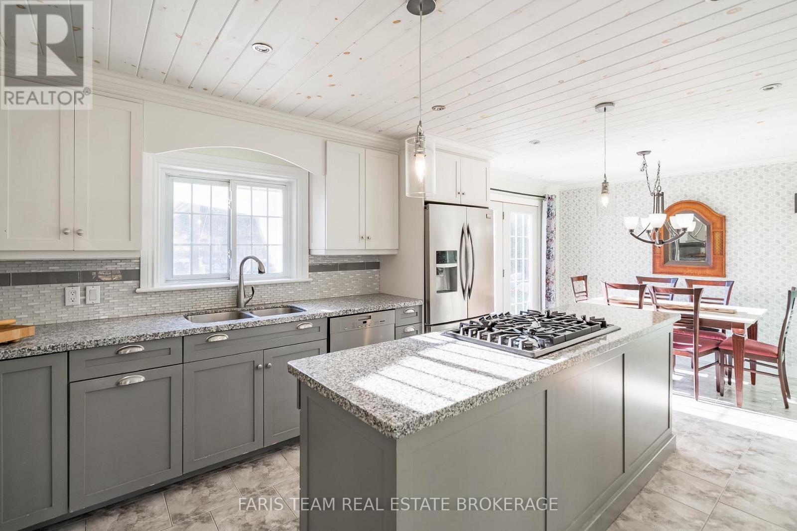 1074 Lafontaine Road, Penetanguishene, Ontario  L9M 1P9 - Photo 8 - S12565484