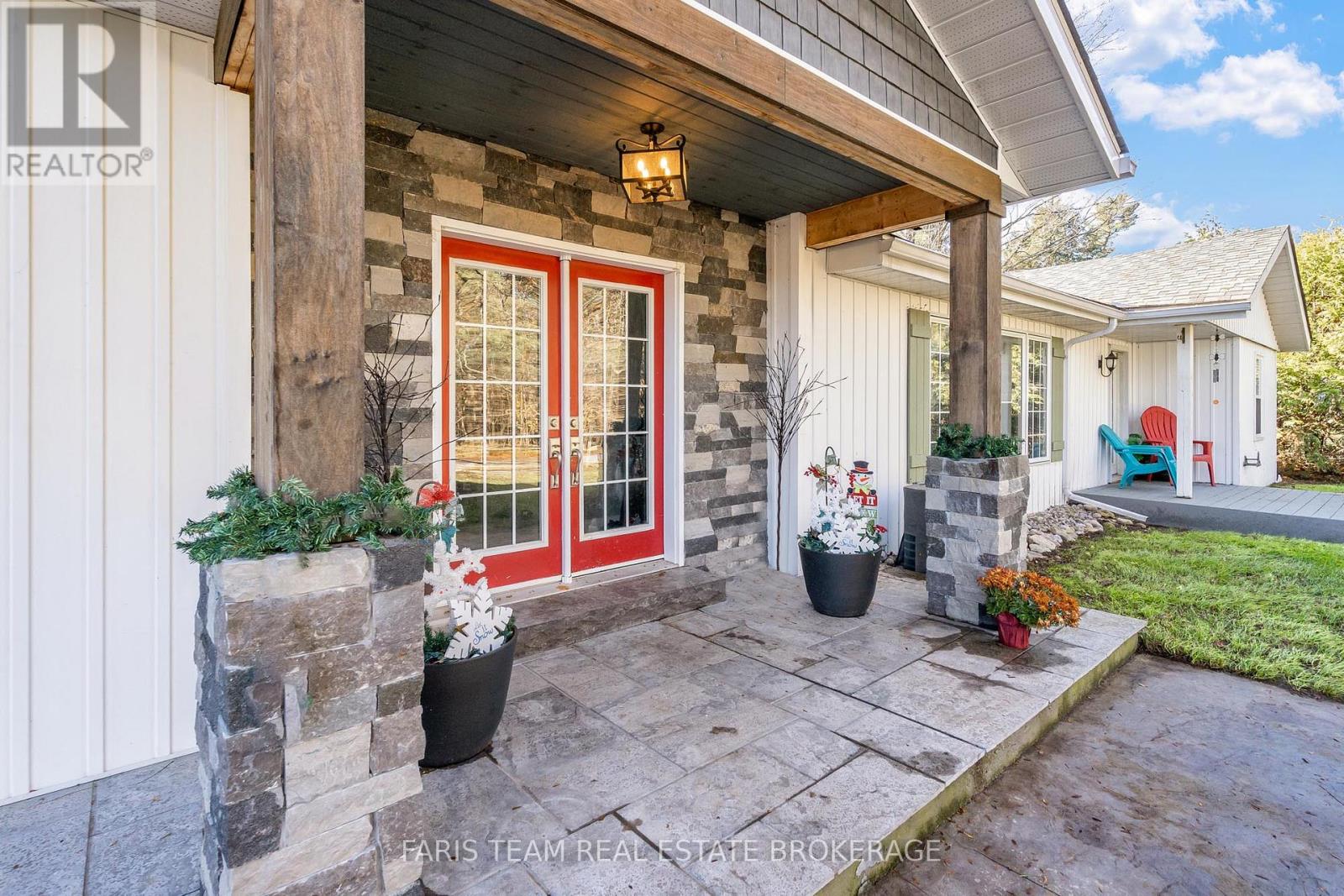 1074 Lafontaine Road, Penetanguishene, Ontario  L9M 1P9 - Photo 4 - S12565484