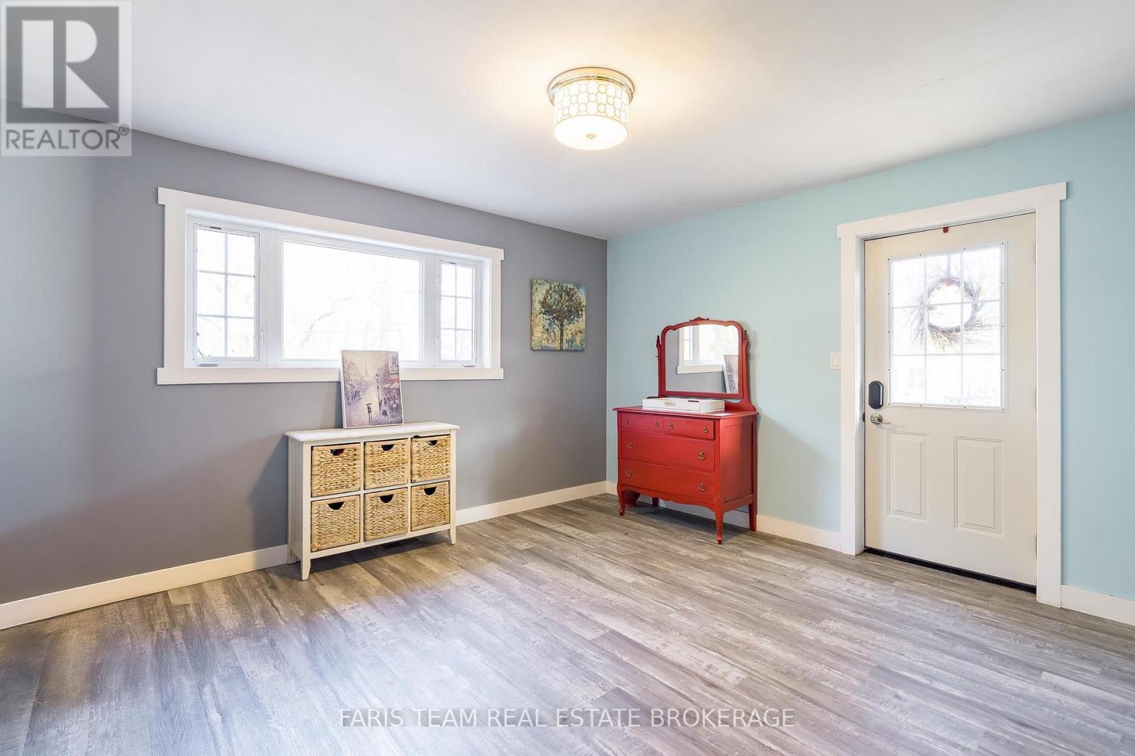 1074 Lafontaine Road, Penetanguishene, Ontario  L9M 1P9 - Photo 17 - S12565484