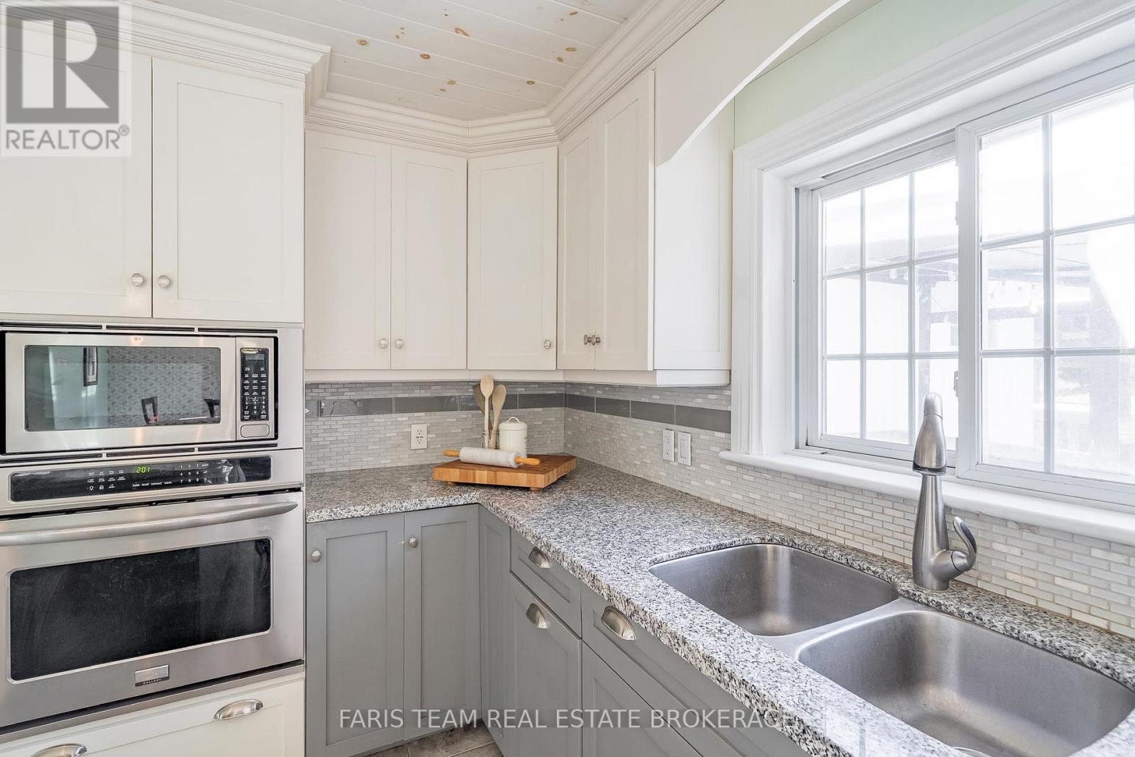 1074 Lafontaine Road, Penetanguishene, Ontario  L9M 1P9 - Photo 6 - S12565484