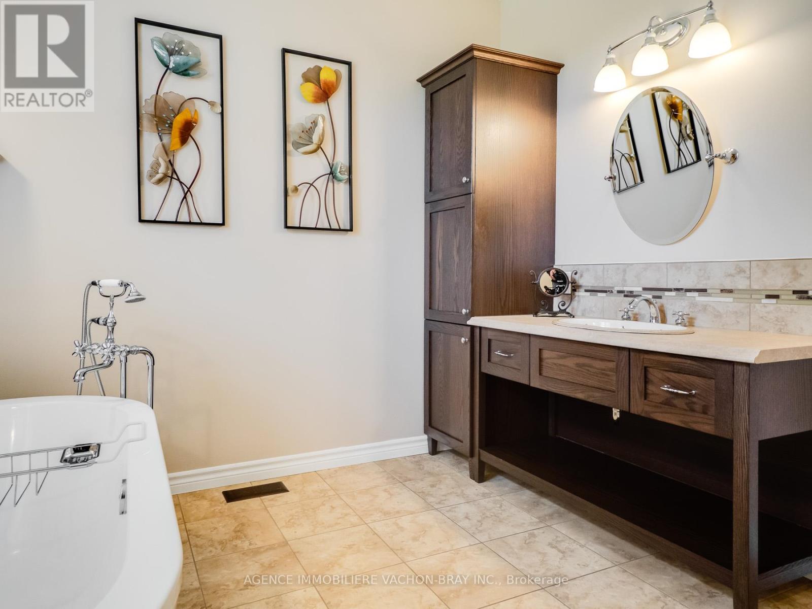 18668 Concession 2 Road, North Glengarry, Ontario  K0C 1B0 - Photo 17 - X12371696