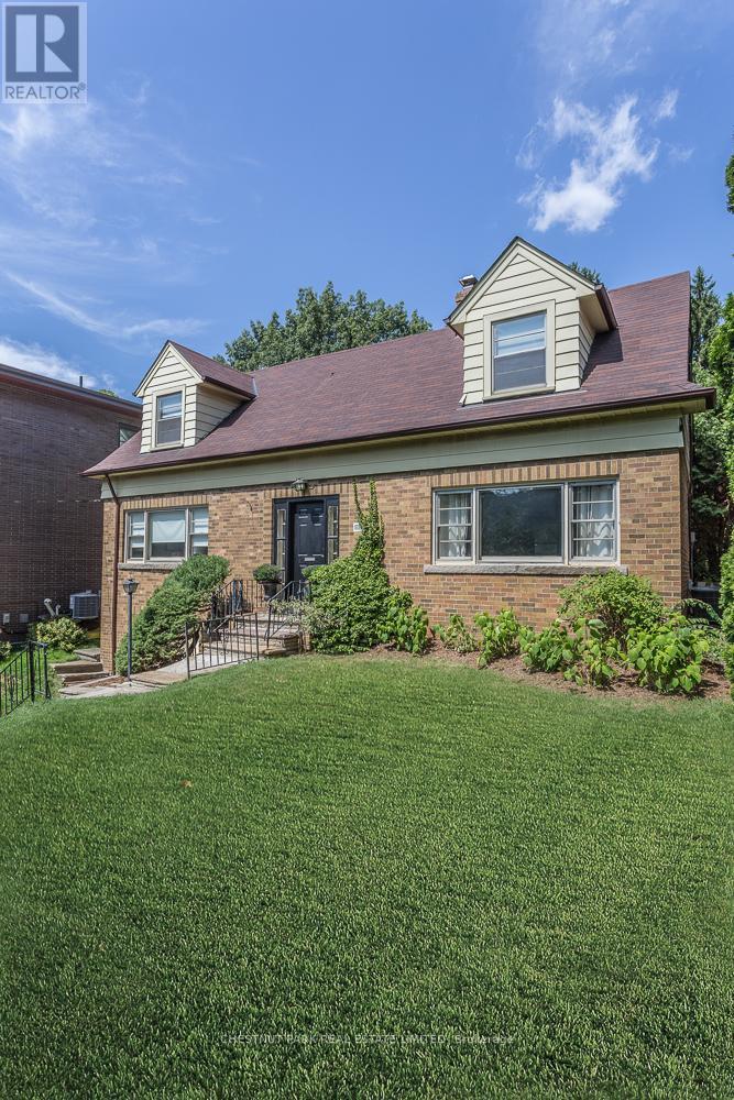 180 Strathgowan Avenue, Toronto, Ontario  M4N 1C3 - Photo 3 - C12944986