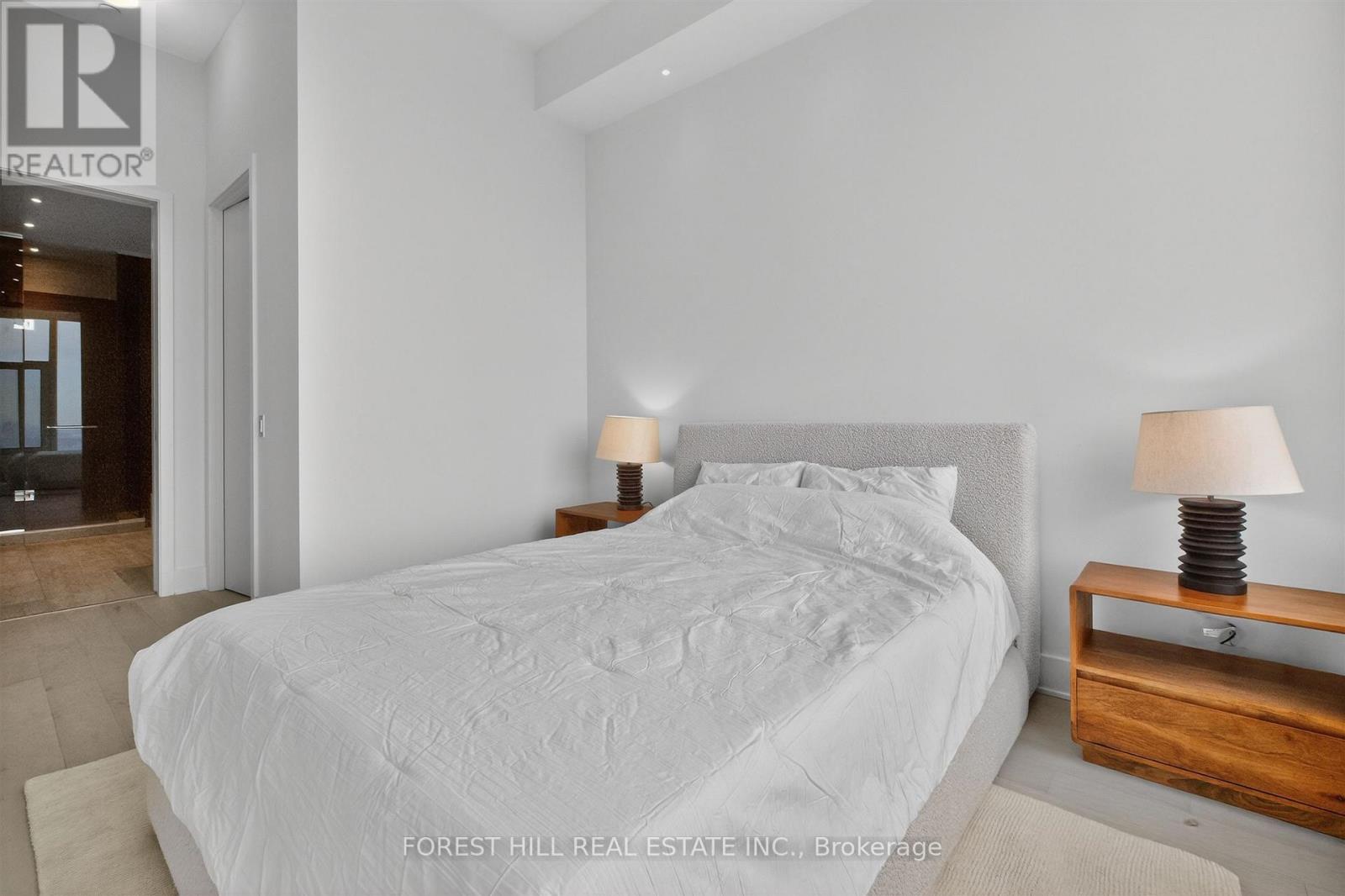 PH02 - 11 YORKVILLE AVENUE Toronto (Annex), ON M4W 0B7