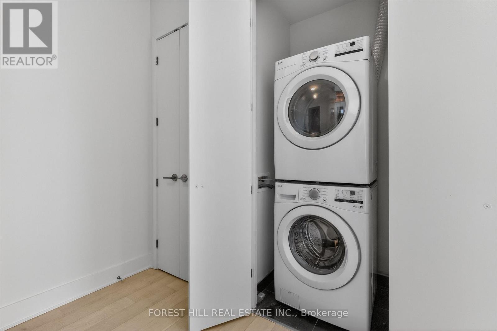 PH02 - 11 YORKVILLE AVENUE Toronto (Annex), ON M4W 0B7