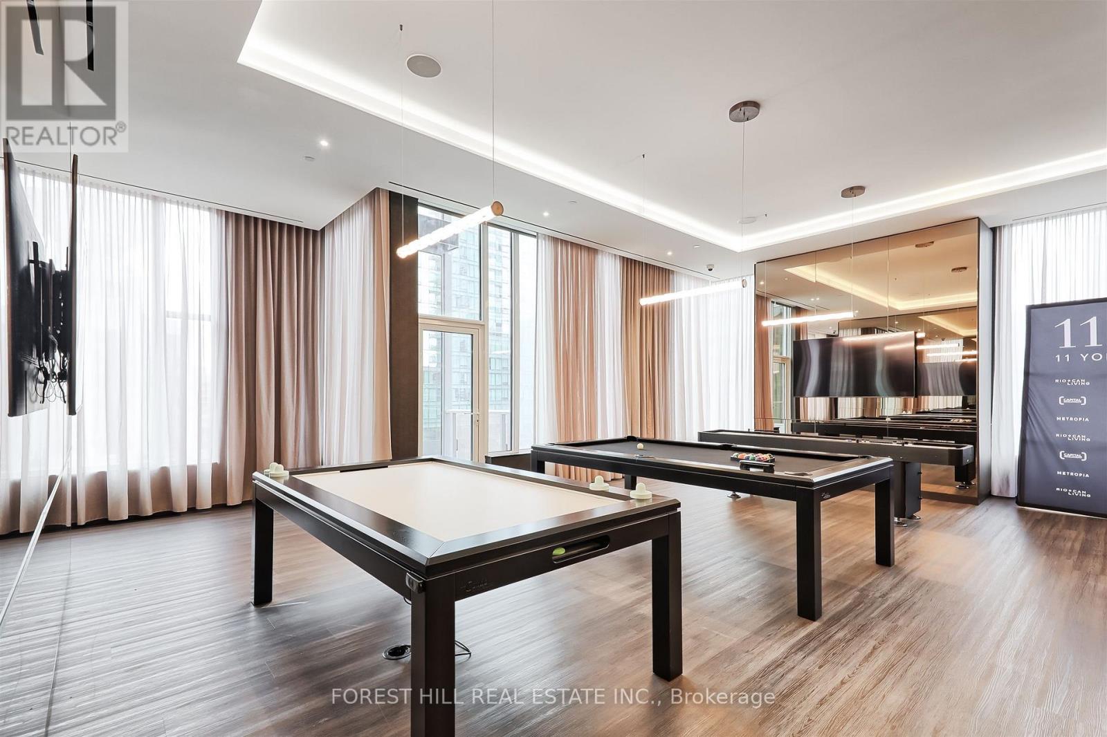 PH02 - 11 YORKVILLE AVENUE Toronto (Annex), ON M4W 0B7