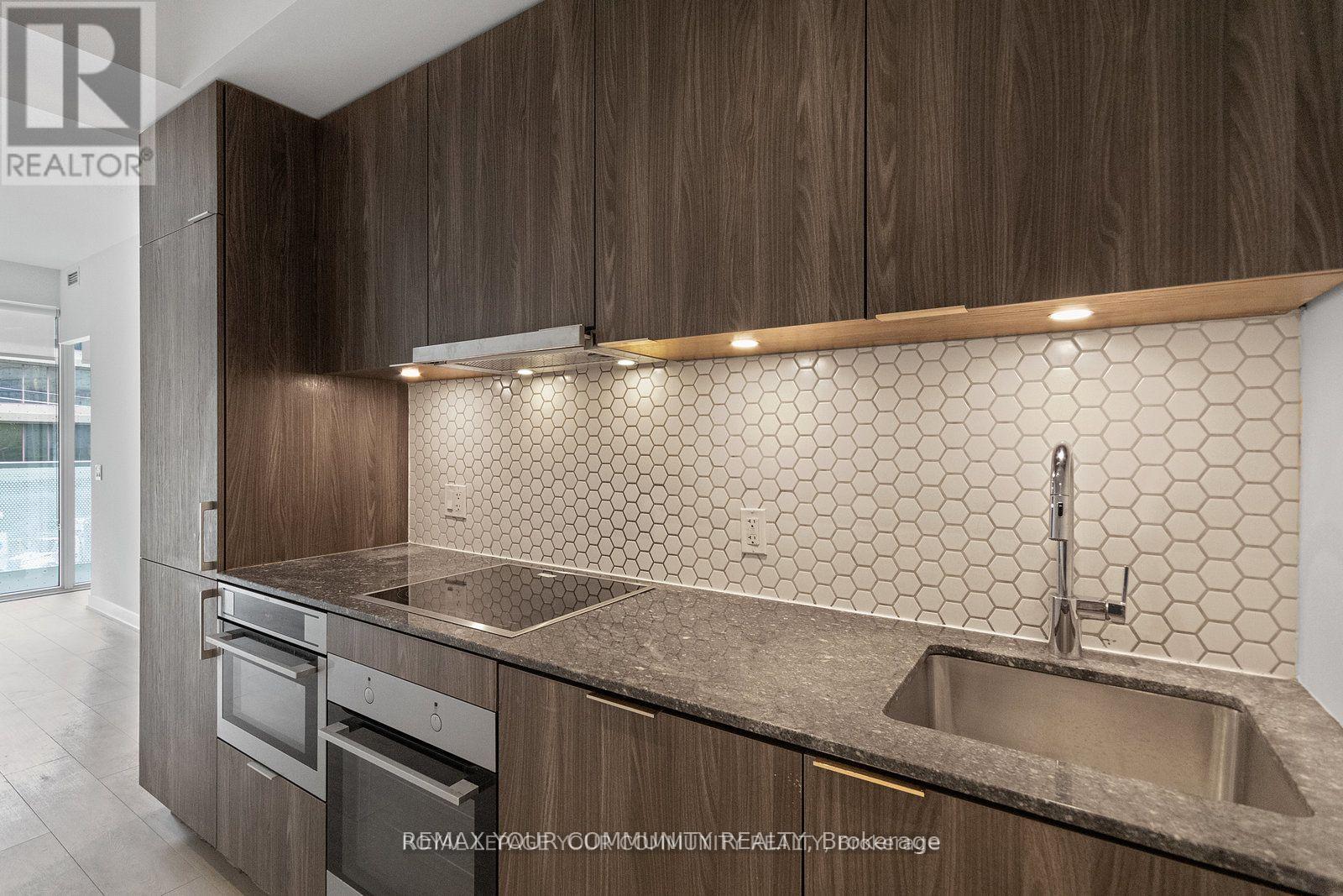 222 - 15 Queens Quay E, Toronto, Ontario  M5E 0A5 - Photo 4 - C12945034