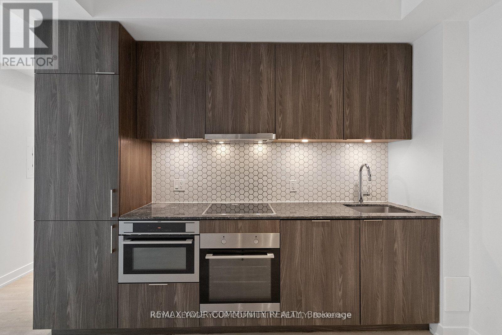 222 - 15 Queens Quay E, Toronto, Ontario  M5E 0A5 - Photo 5 - C12945034